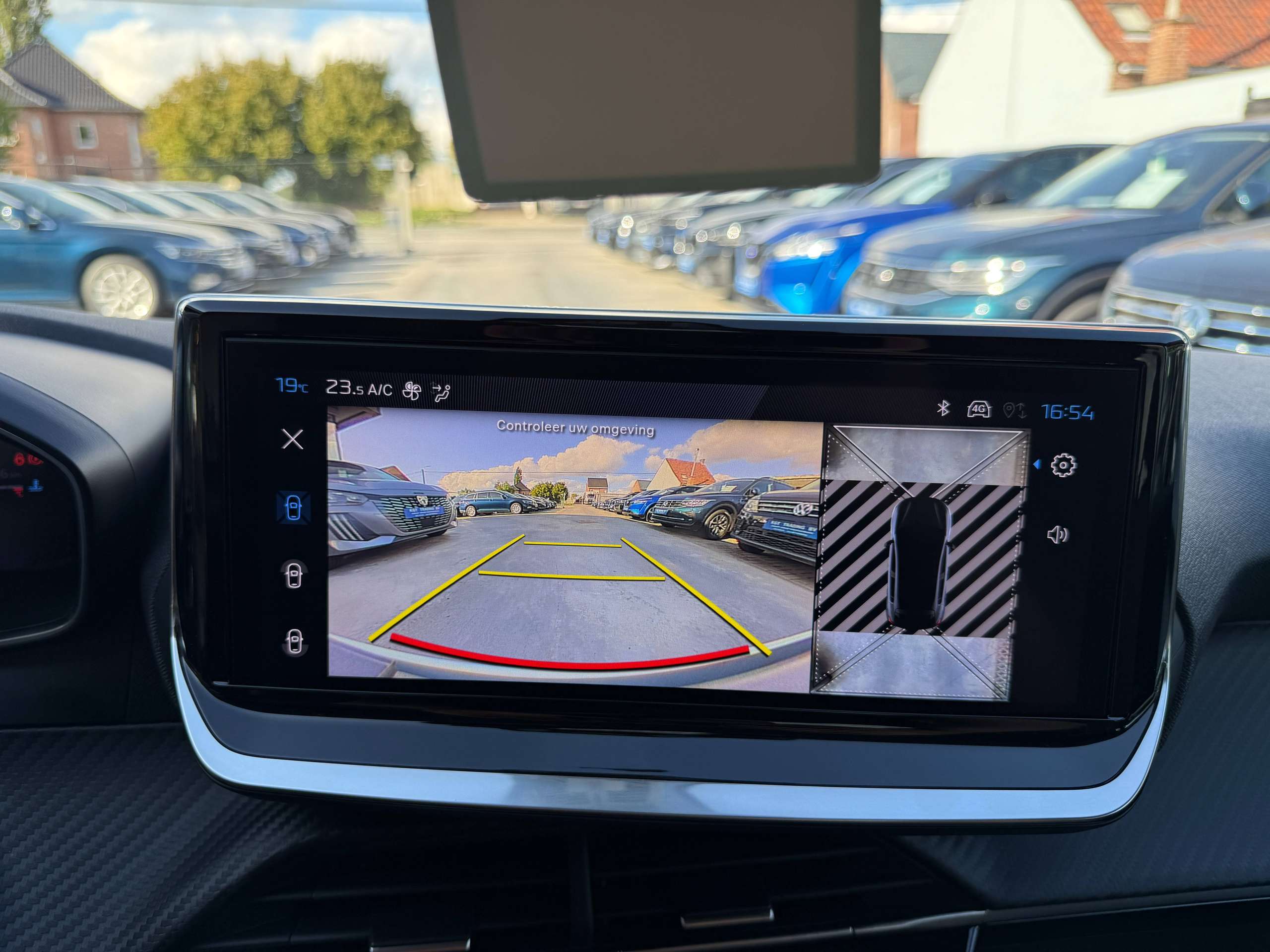 c2f18bf4-9091-4795-ae93-4387b2a1f1f523-peugeot-208-1-2i-turbo-360-camera-dode-hoek-navigatie-leder-full-led-carplay.jpg