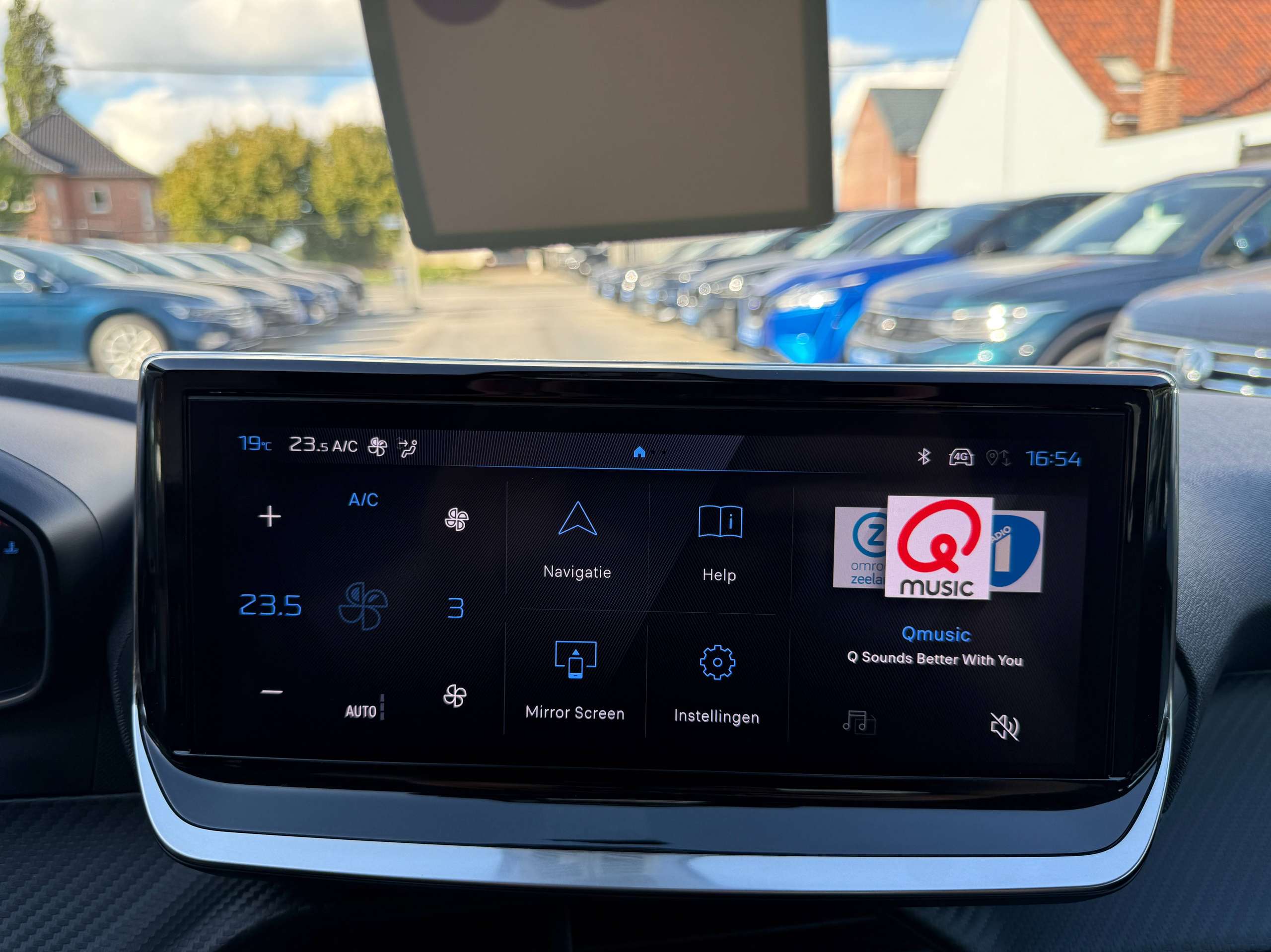 c2f18bf4-9091-4795-ae93-4387b2a1f1f524-peugeot-208-1-2i-turbo-360-camera-dode-hoek-navigatie-leder-full-led-carplay.jpg