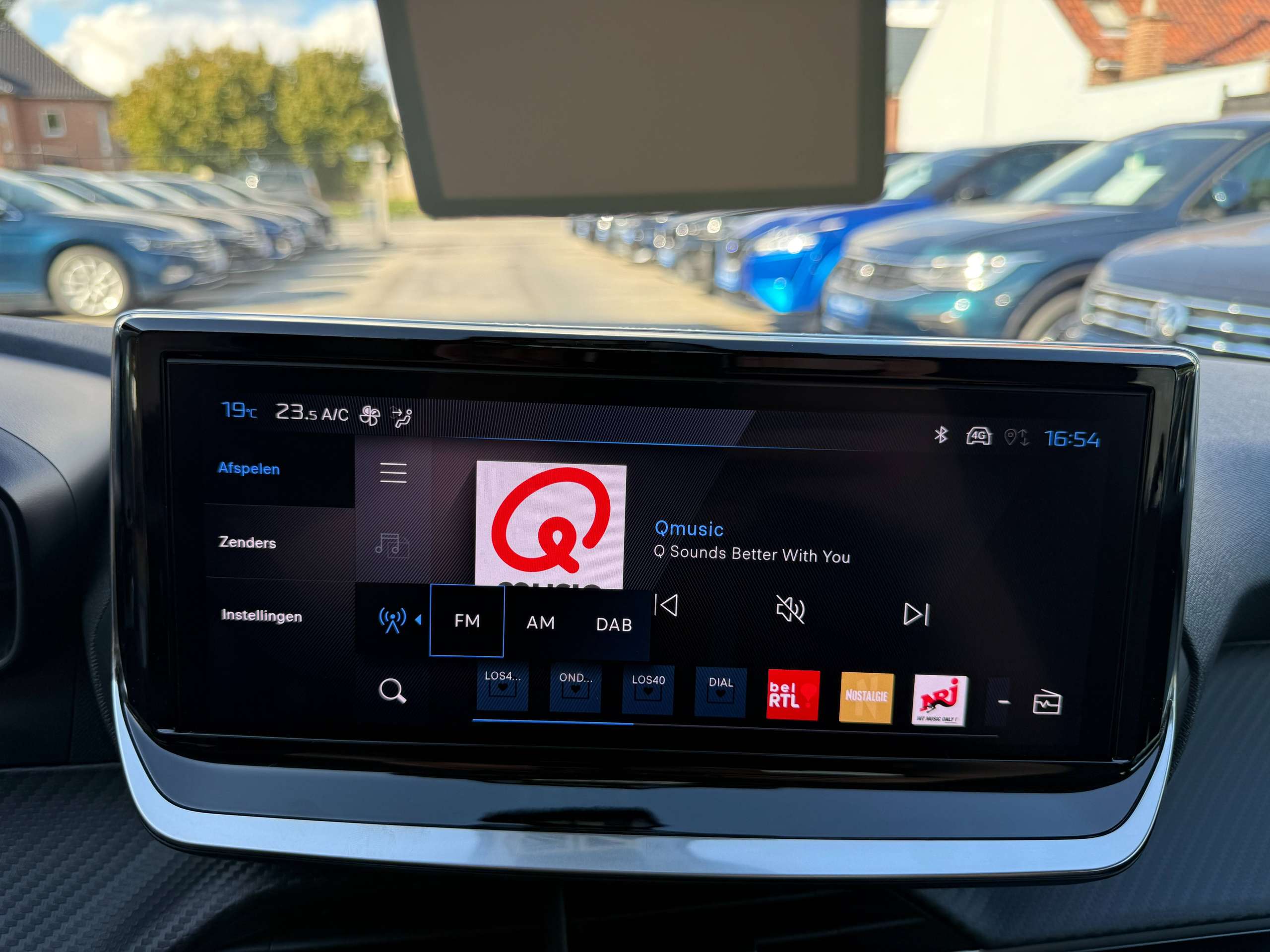 c2f18bf4-9091-4795-ae93-4387b2a1f1f528-peugeot-208-1-2i-turbo-360-camera-dode-hoek-navigatie-leder-full-led-carplay.jpg