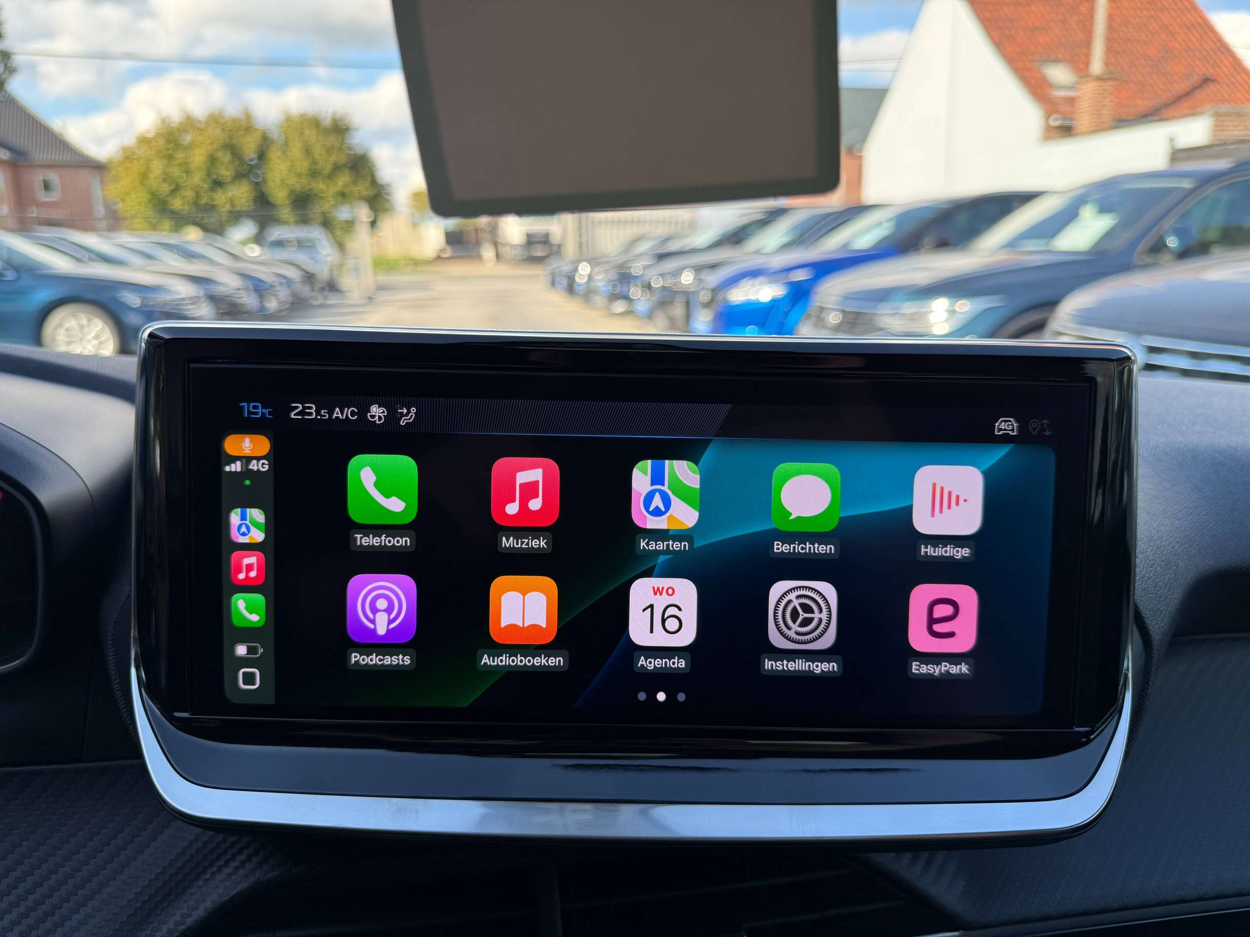 c2f18bf4-9091-4795-ae93-4387b2a1f1f530-peugeot-208-1-2i-turbo-360-camera-dode-hoek-navigatie-leder-full-led-carplay.jpg