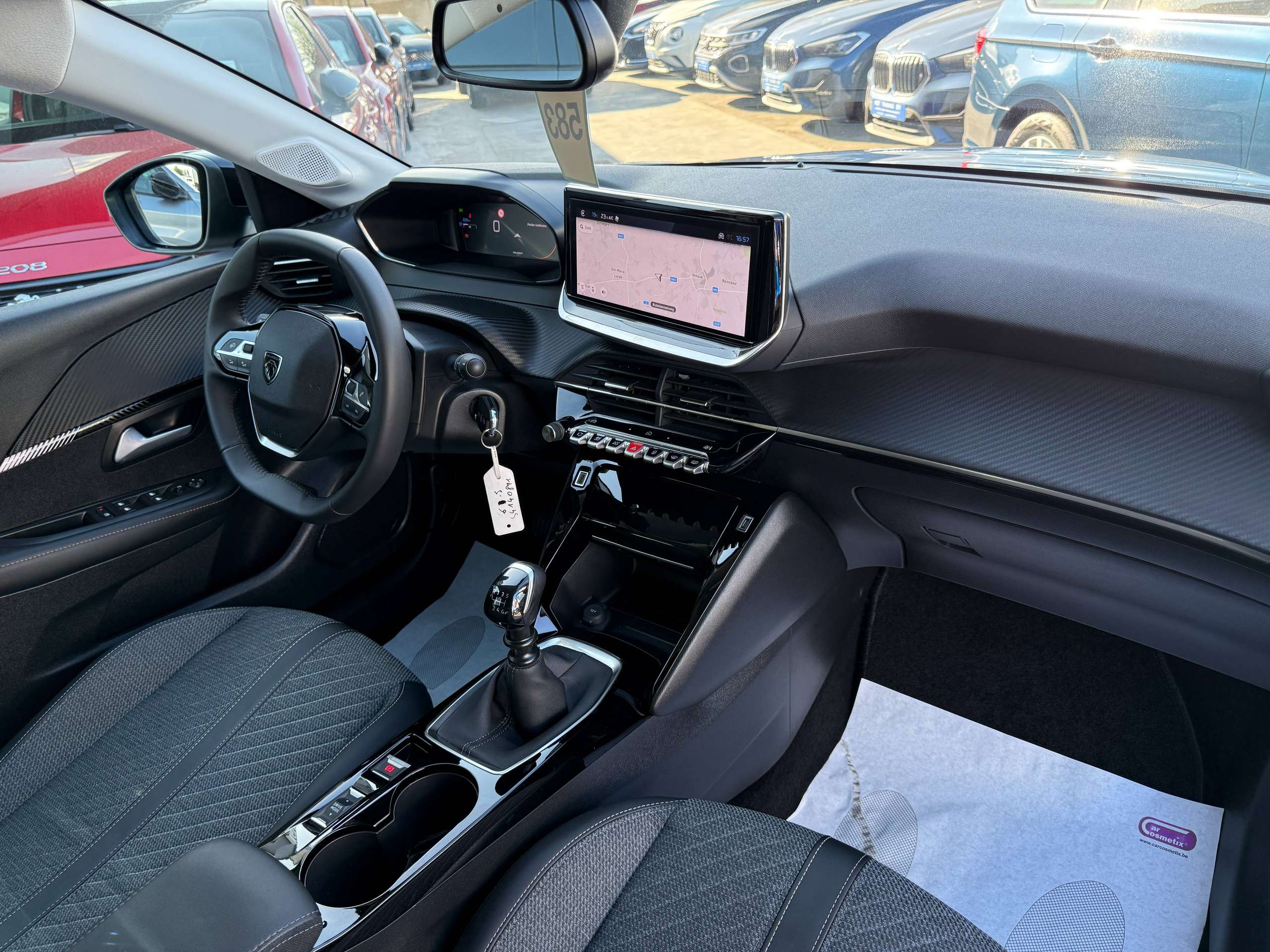c2f18bf4-9091-4795-ae93-4387b2a1f1f533-peugeot-208-1-2i-turbo-360-camera-dode-hoek-navigatie-leder-full-led-carplay.jpg