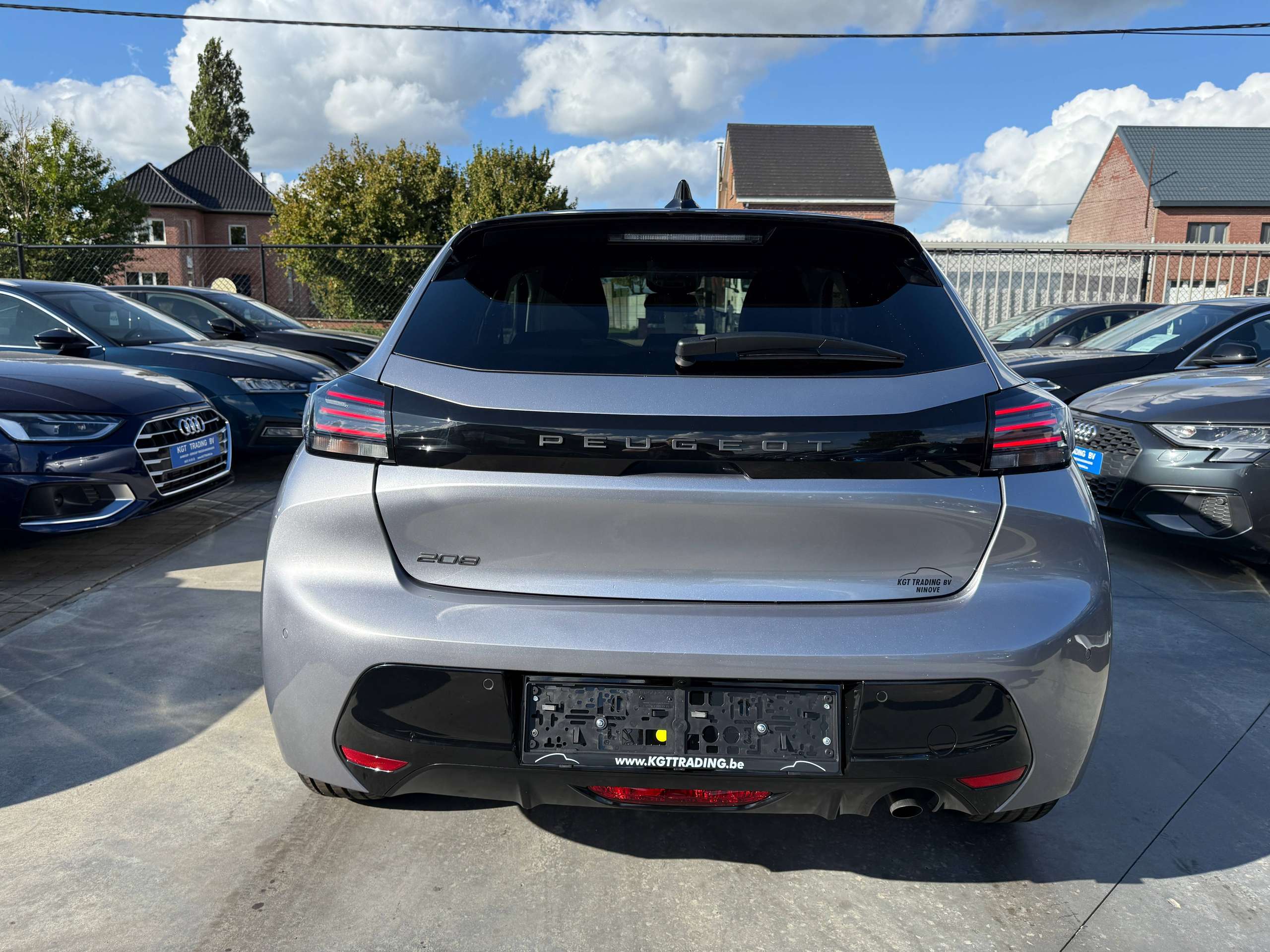 c2f18bf4-9091-4795-ae93-4387b2a1f1f56-peugeot-208-1-2i-turbo-360-camera-dode-hoek-navigatie-leder-full-led-carplay.jpg