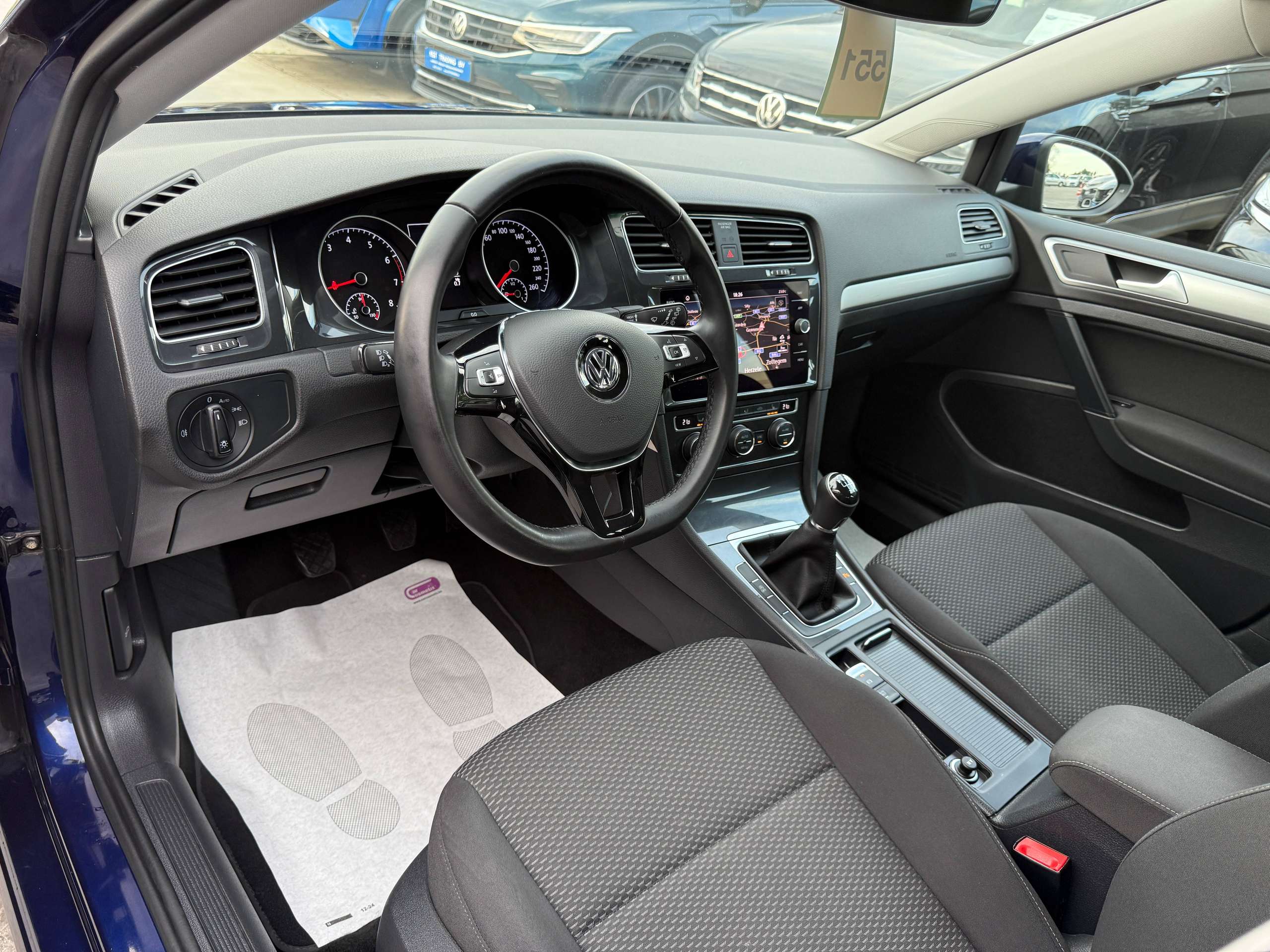 c3402c94-b849-43b7-9298-5096630f0f3513-volkswagen-golf-variant-1-0-tsi-115pk-navigatie-carplay-zetelverwarming-pdc-led-carpass.jpg