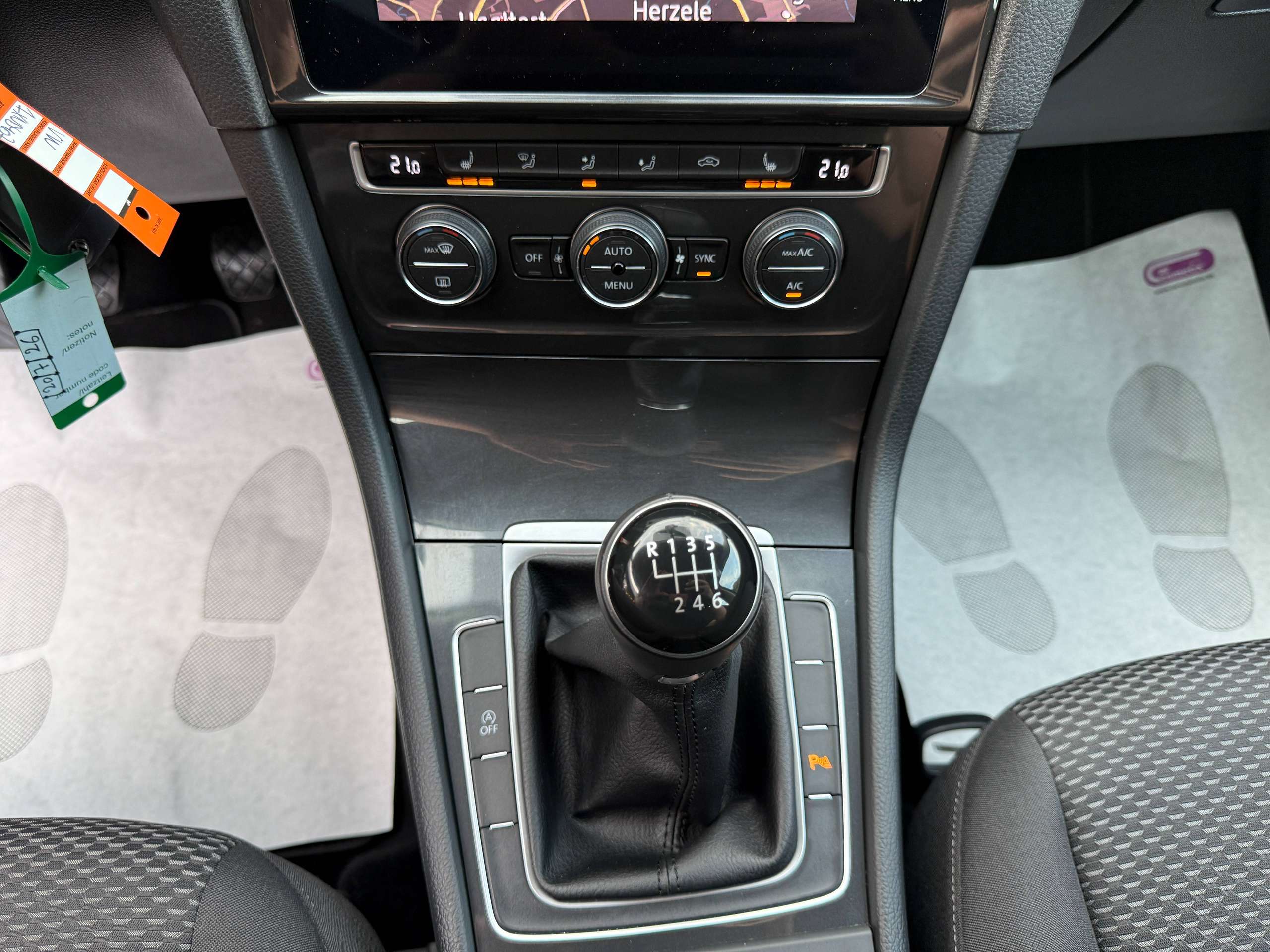 c3402c94-b849-43b7-9298-5096630f0f3519-volkswagen-golf-variant-1-0-tsi-115pk-navigatie-carplay-zetelverwarming-pdc-led-carpass.jpg