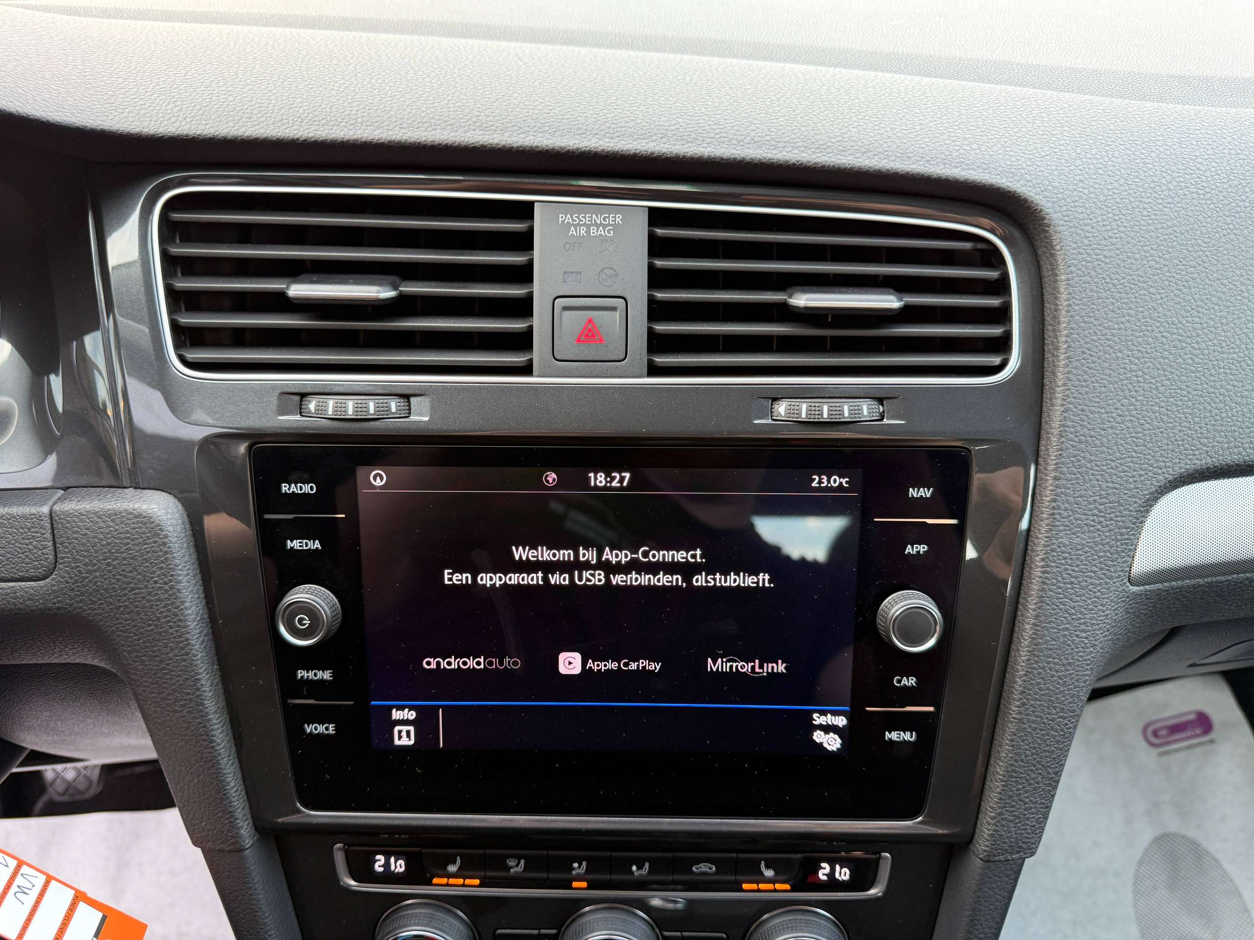 c3402c94-b849-43b7-9298-5096630f0f3522-volkswagen-golf-variant-1-0-tsi-115pk-navigatie-carplay-zetelverwarming-pdc-led-carpass.jpg