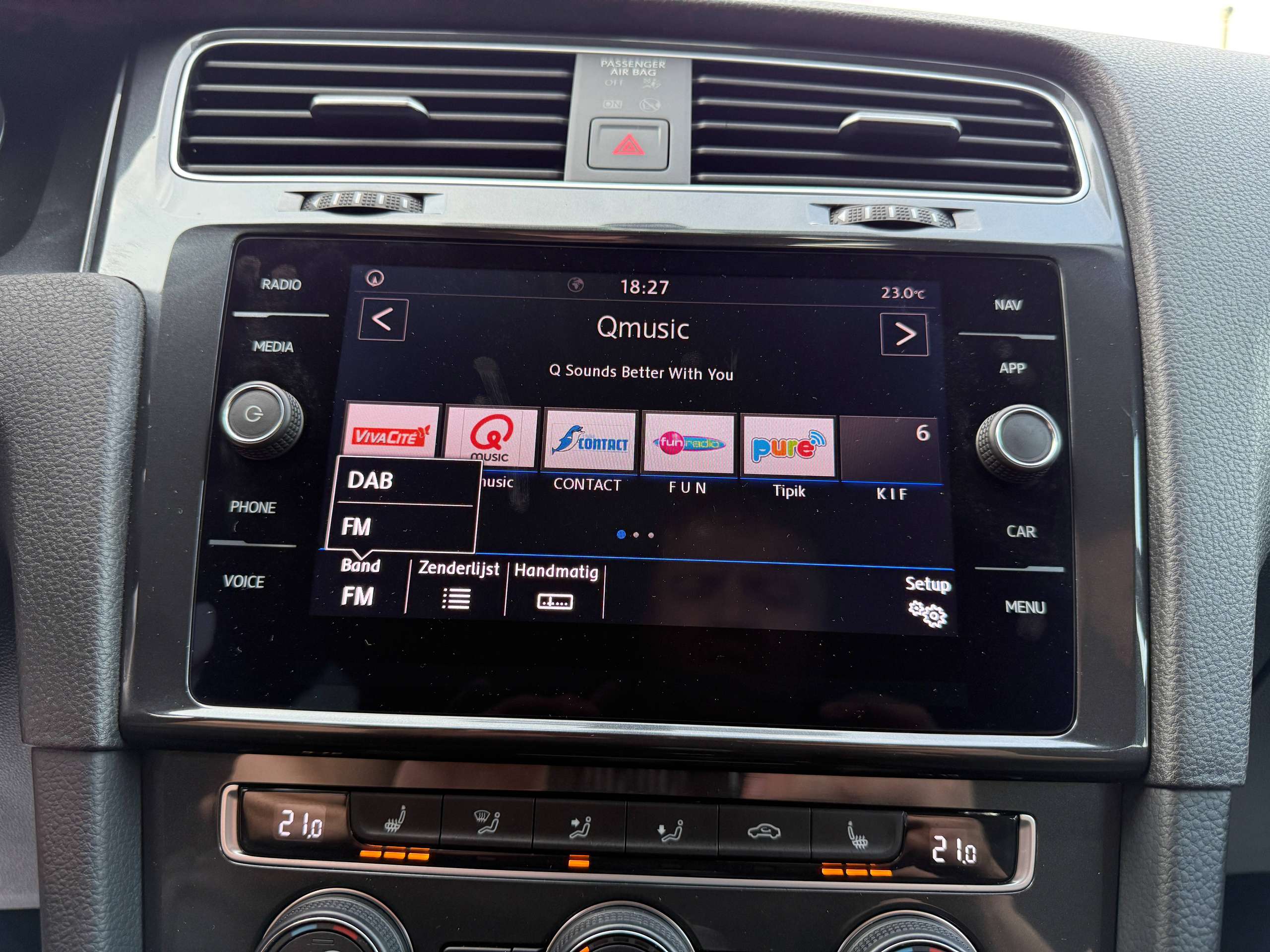 c3402c94-b849-43b7-9298-5096630f0f3523-volkswagen-golf-variant-1-0-tsi-115pk-navigatie-carplay-zetelverwarming-pdc-led-carpass.jpg
