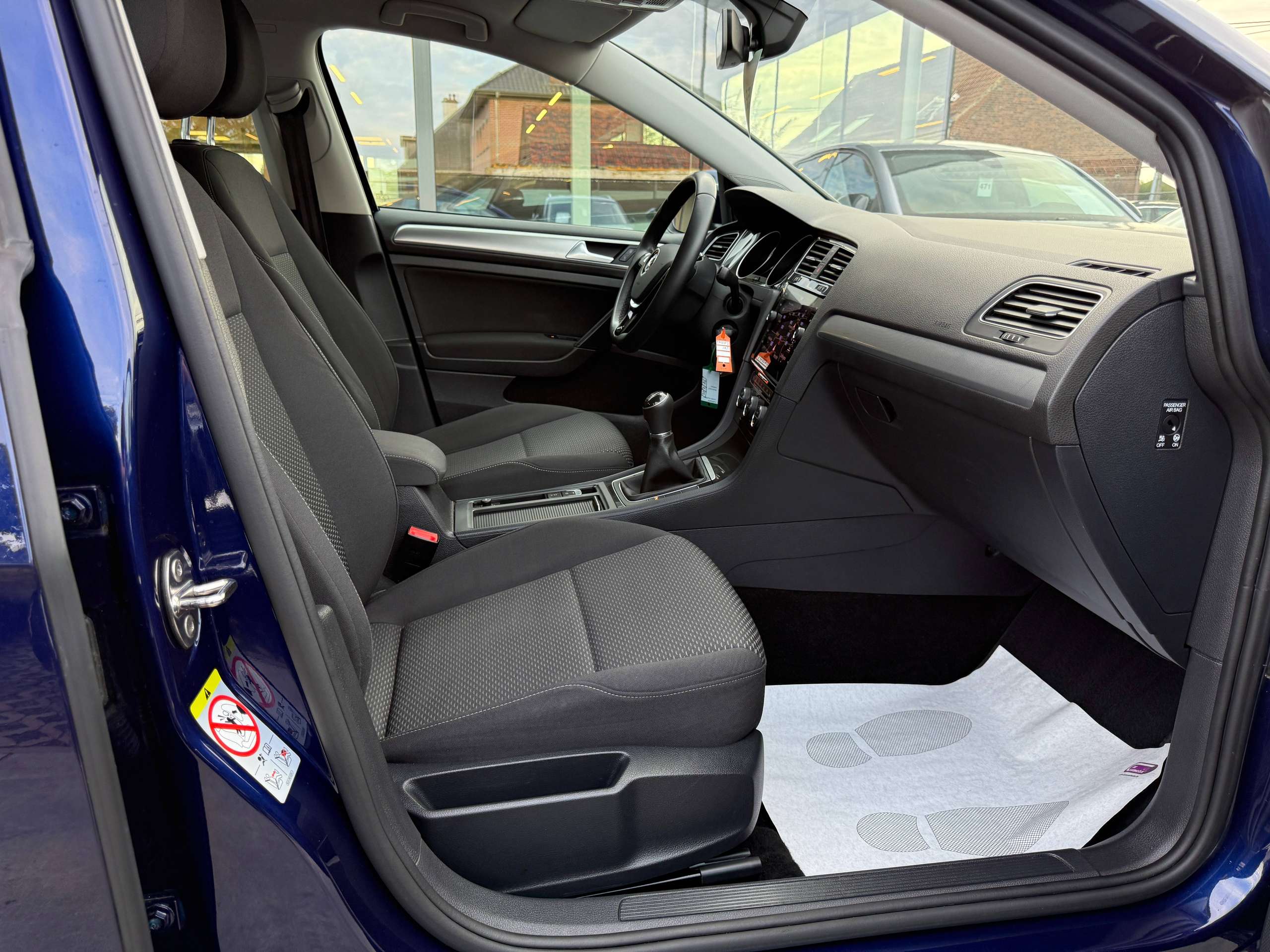 c3402c94-b849-43b7-9298-5096630f0f3527-volkswagen-golf-variant-1-0-tsi-115pk-navigatie-carplay-zetelverwarming-pdc-led-carpass.jpg