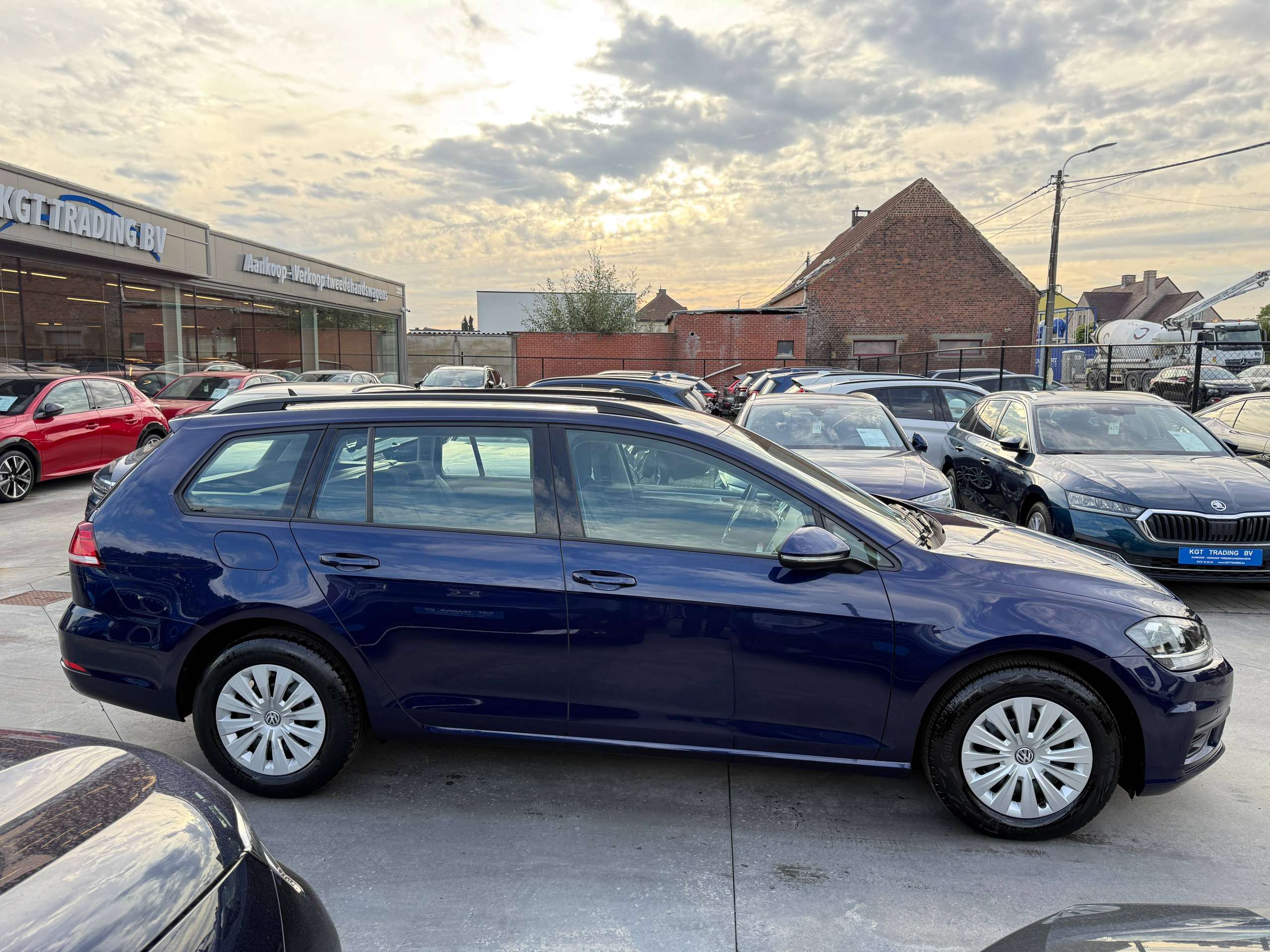 c3402c94-b849-43b7-9298-5096630f0f354-volkswagen-golf-variant-1-0-tsi-115pk-navigatie-carplay-zetelverwarming-pdc-led-carpass.jpg
