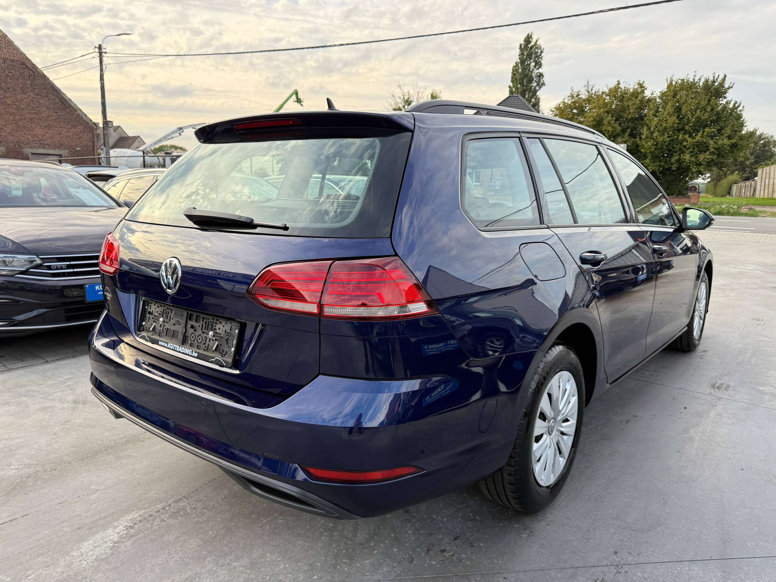 c3402c94-b849-43b7-9298-5096630f0f355-volkswagen-golf-variant-1-0-tsi-115pk-navigatie-carplay-zetelverwarming-pdc-led-carpass.jpg