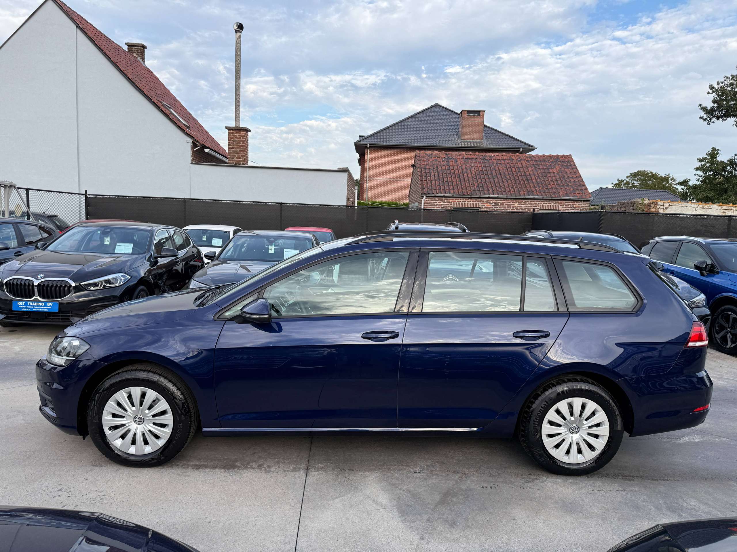 c3402c94-b849-43b7-9298-5096630f0f358-volkswagen-golf-variant-1-0-tsi-115pk-navigatie-carplay-zetelverwarming-pdc-led-carpass.jpg