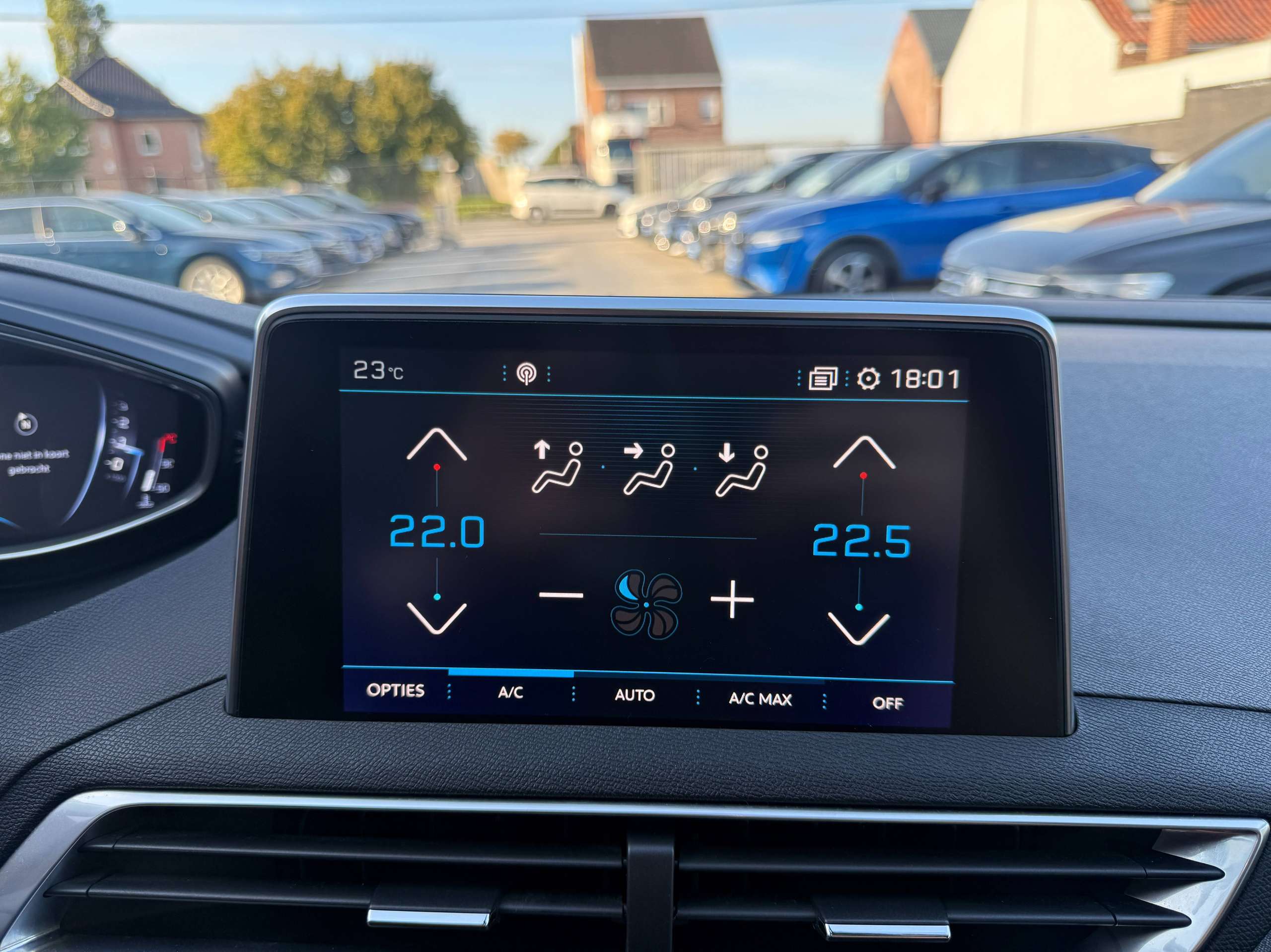 ca2dd889-8130-4641-a4d8-51604c199c9522-peugeot-3008-1-2i-130pk-allure-navigatie-leder-carplay-camera-grip-control-led.jpg