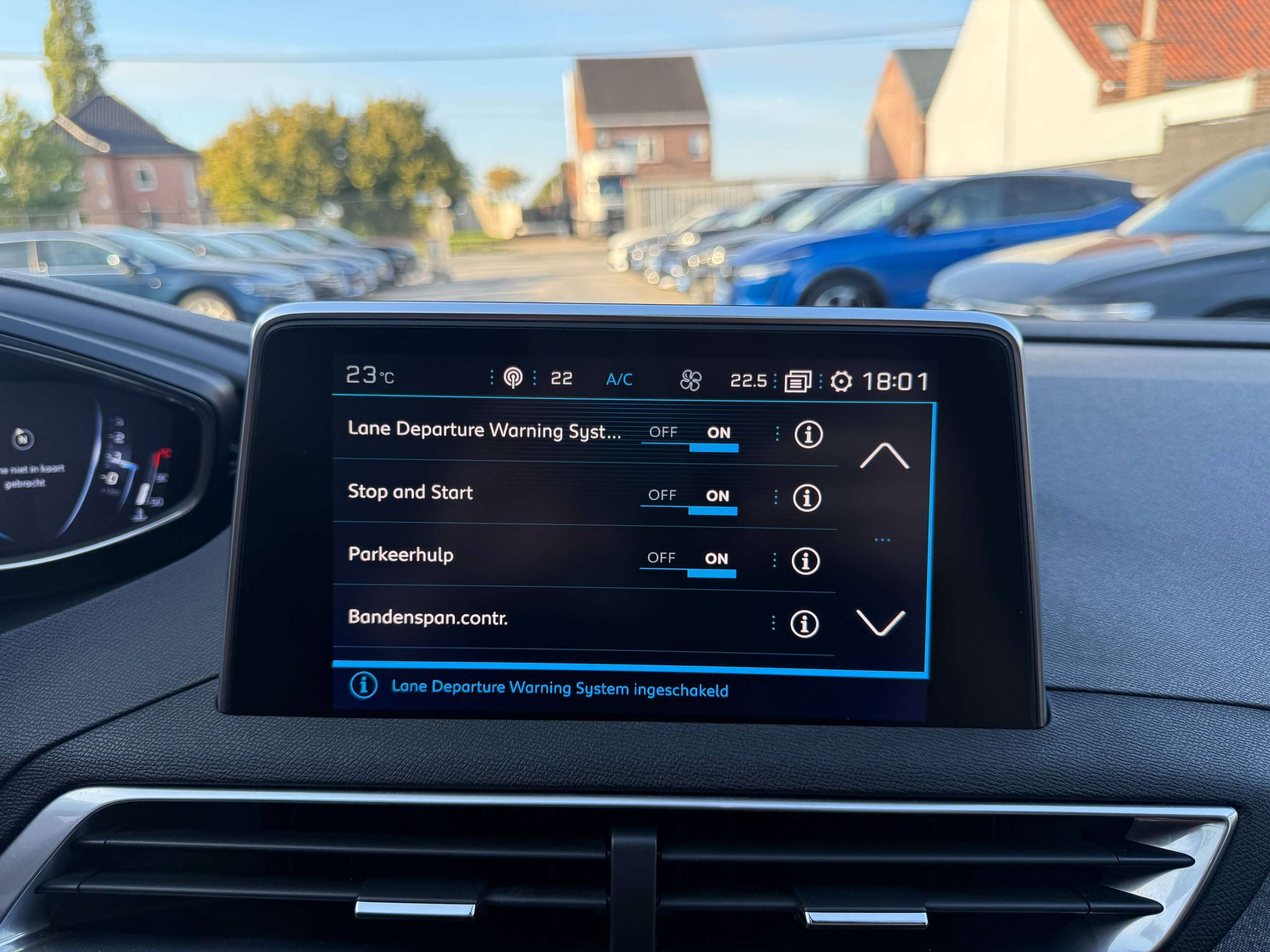 ca2dd889-8130-4641-a4d8-51604c199c9523-peugeot-3008-1-2i-130pk-allure-navigatie-leder-carplay-camera-grip-control-led.jpg