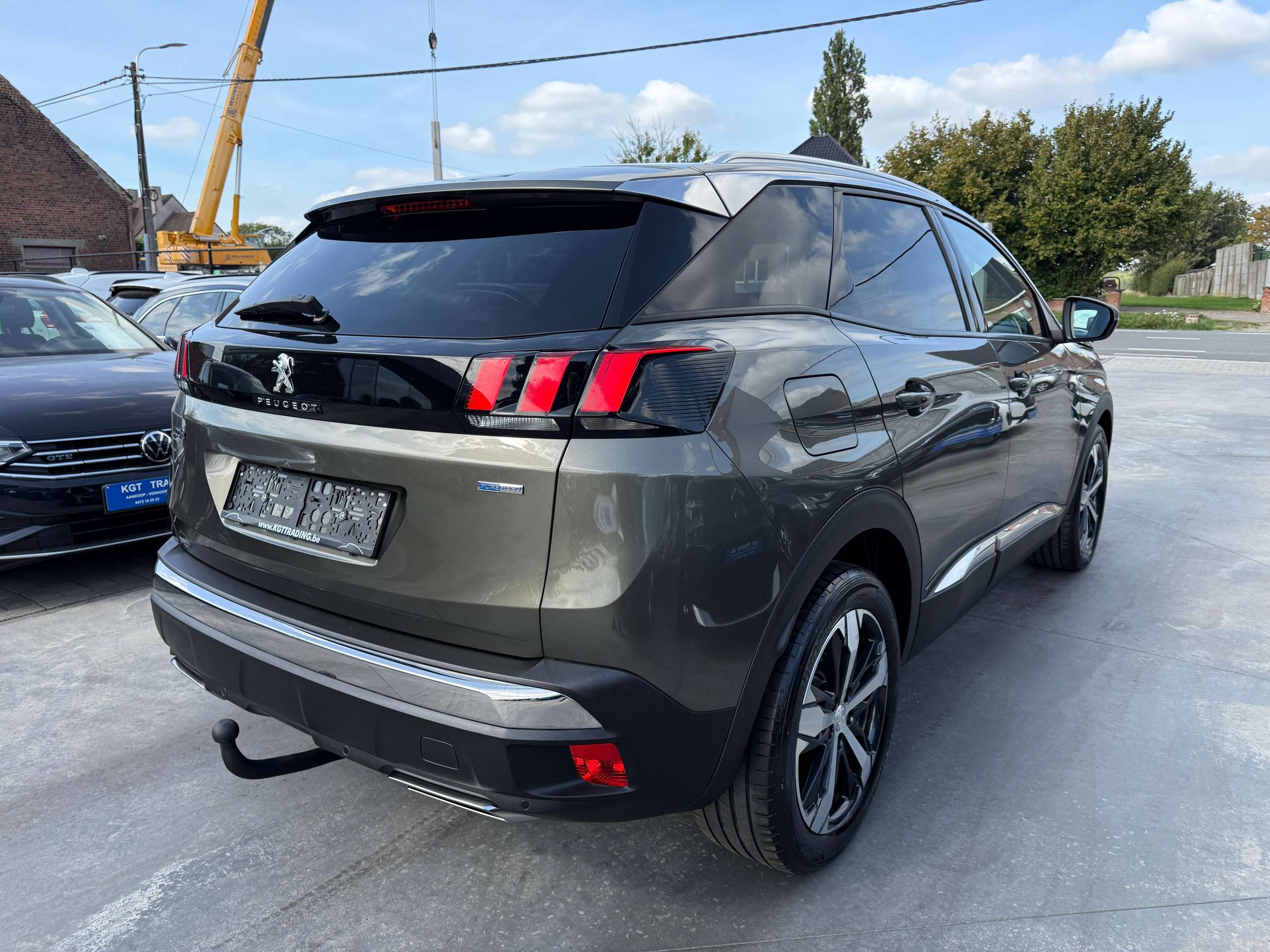 ca2dd889-8130-4641-a4d8-51604c199c955-peugeot-3008-1-2i-130pk-allure-navigatie-leder-carplay-camera-grip-control-led.jpg