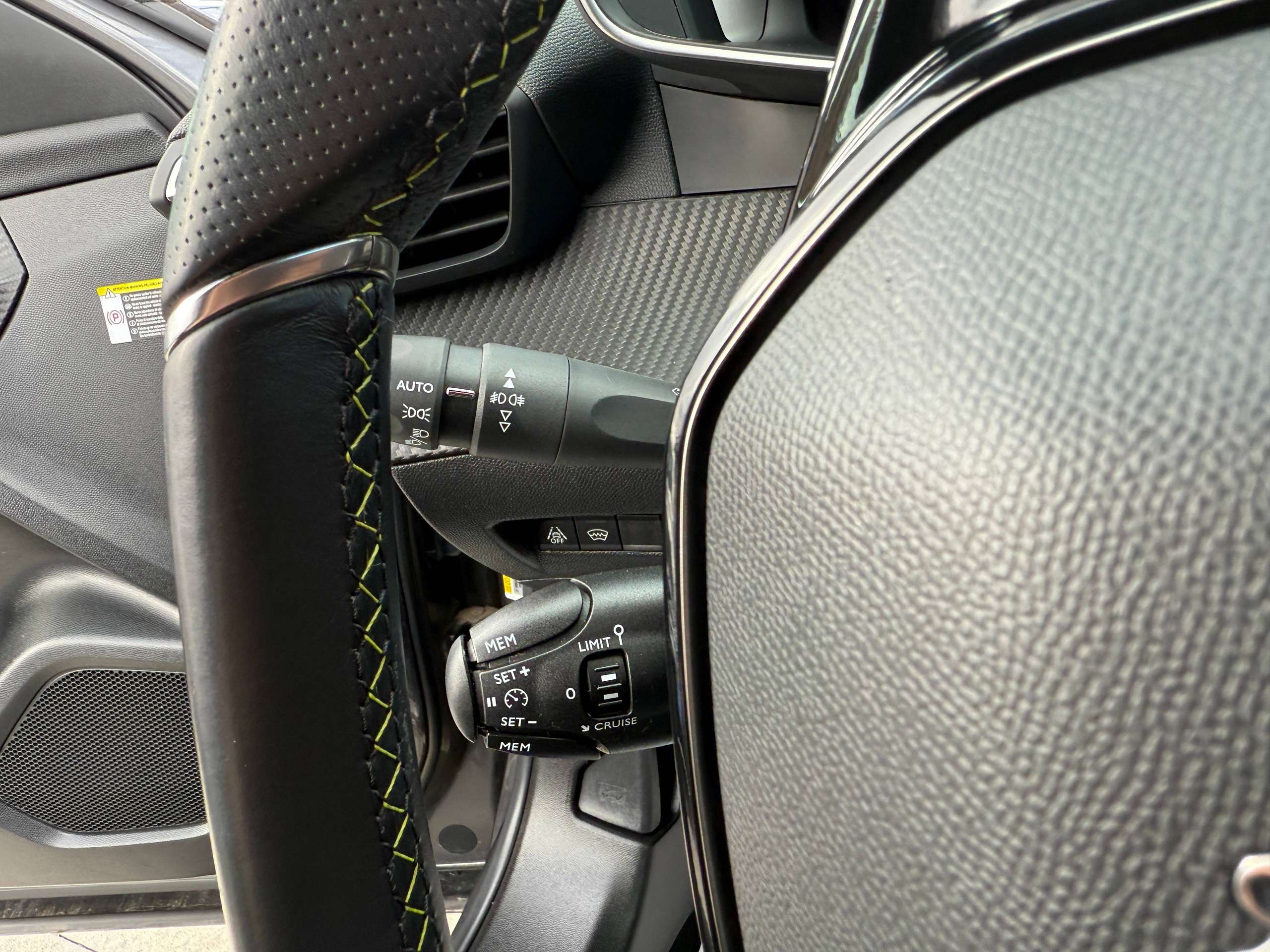 d043957c-28e5-4a7c-addd-2aefb086010f19-peugeot-2008-1-2i-130pk-gt-line-camera-leder-navigatie-carplay-full-led-bluetooth.jpg