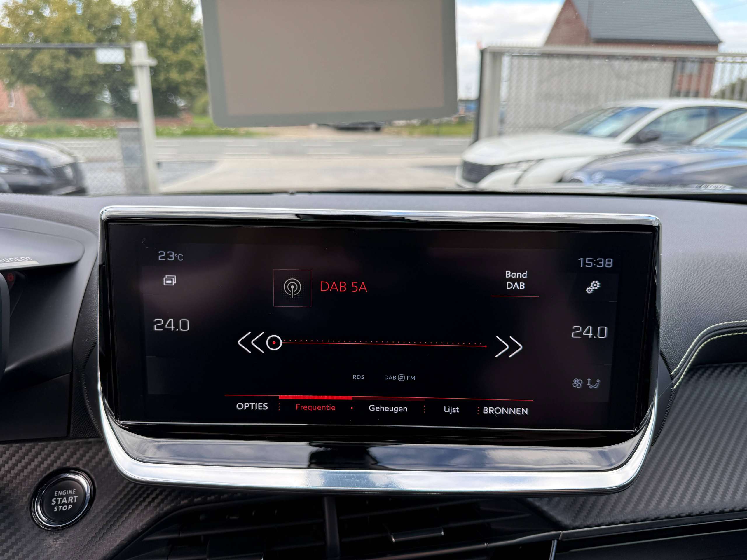 d043957c-28e5-4a7c-addd-2aefb086010f24-peugeot-2008-1-2i-130pk-gt-line-camera-leder-navigatie-carplay-full-led-bluetooth.jpg
