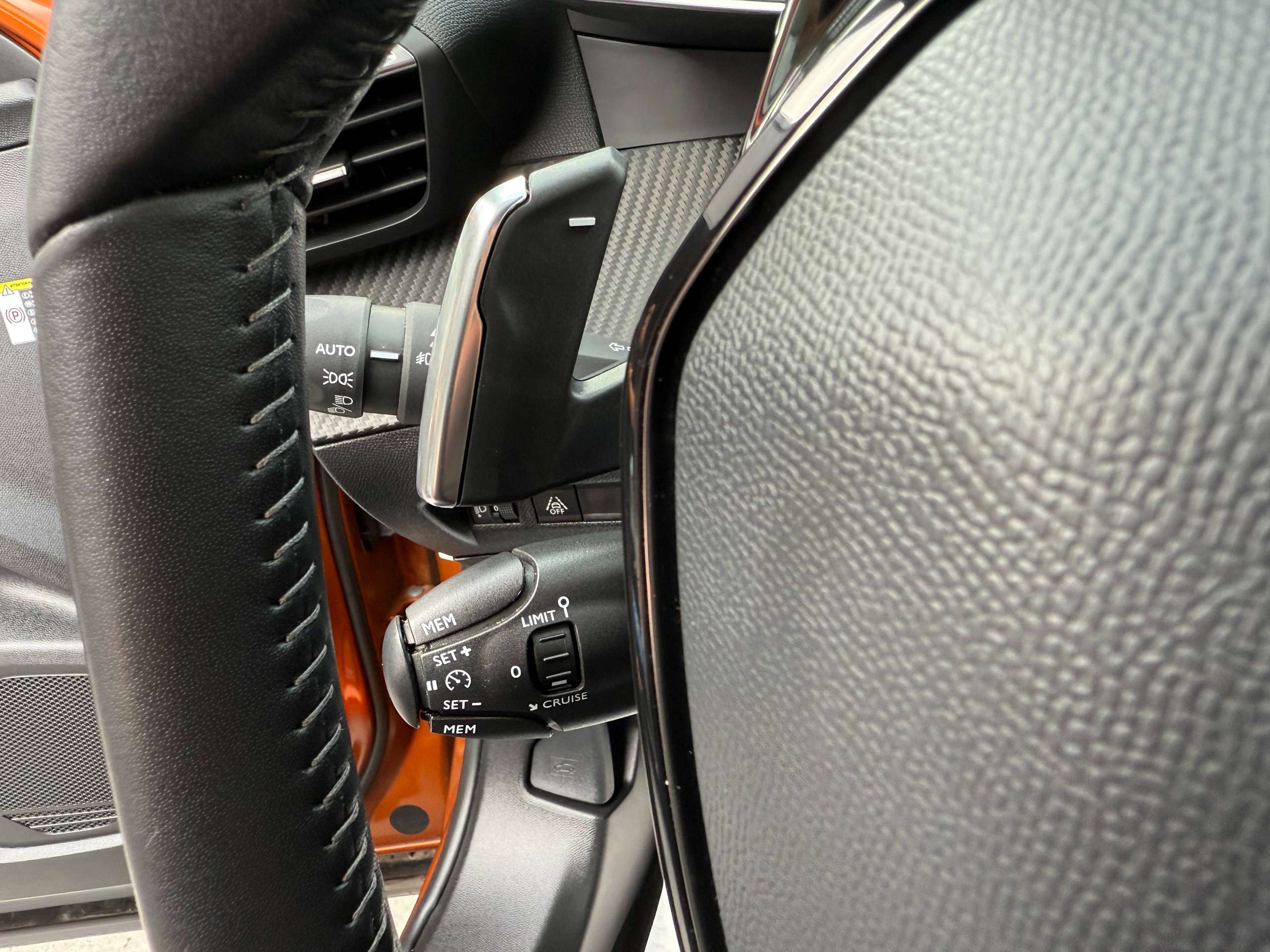 d2c80ec1-7bbb-4c13-b540-463501ff6ca818-peugeot-2008-1-2i-130pk-automaat-allure-navigatie-leder-camera-carplay-full-led-pdc.jpg