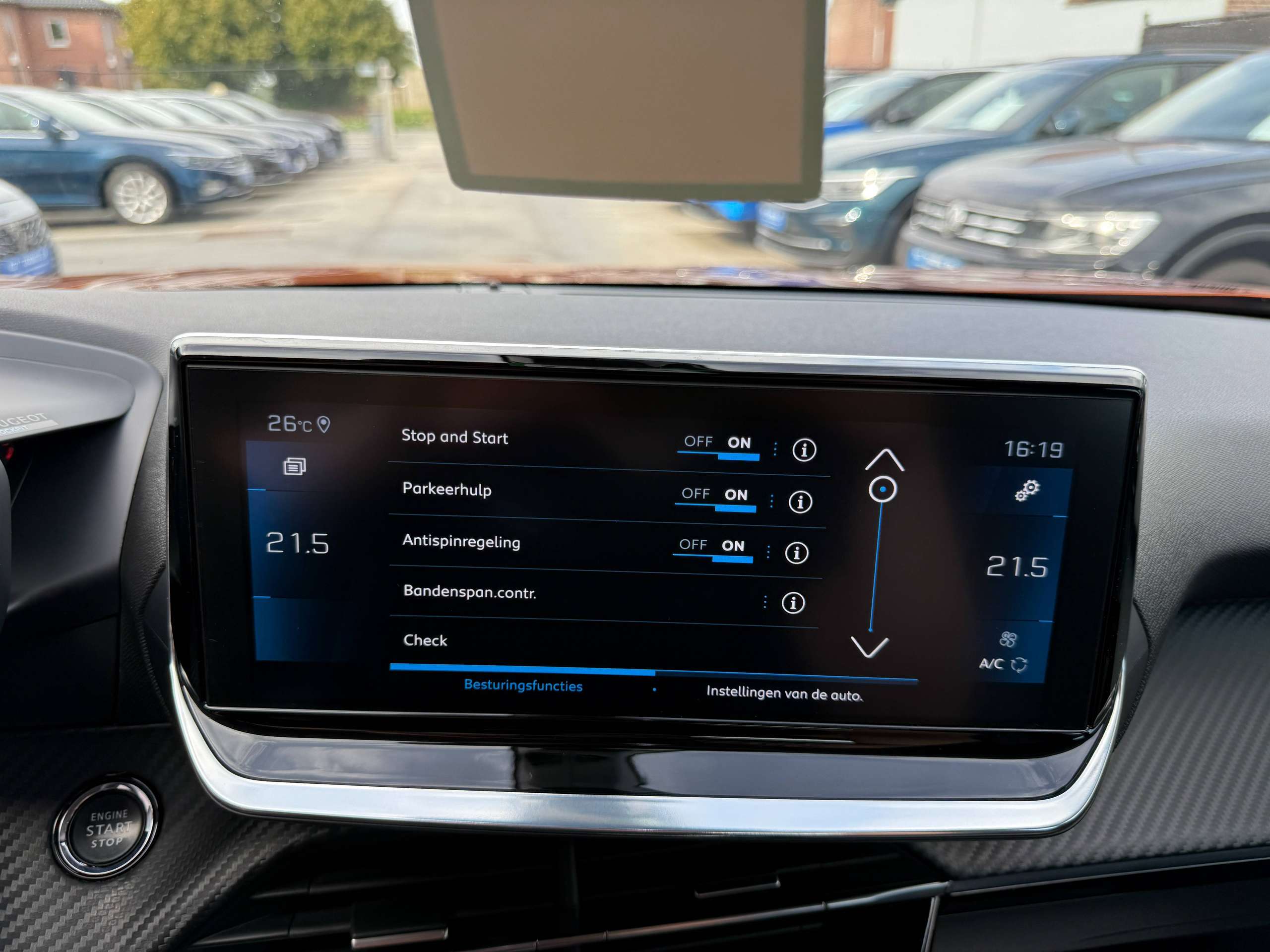 d2c80ec1-7bbb-4c13-b540-463501ff6ca824-peugeot-2008-1-2i-130pk-automaat-allure-navigatie-leder-camera-carplay-full-led-pdc.jpg