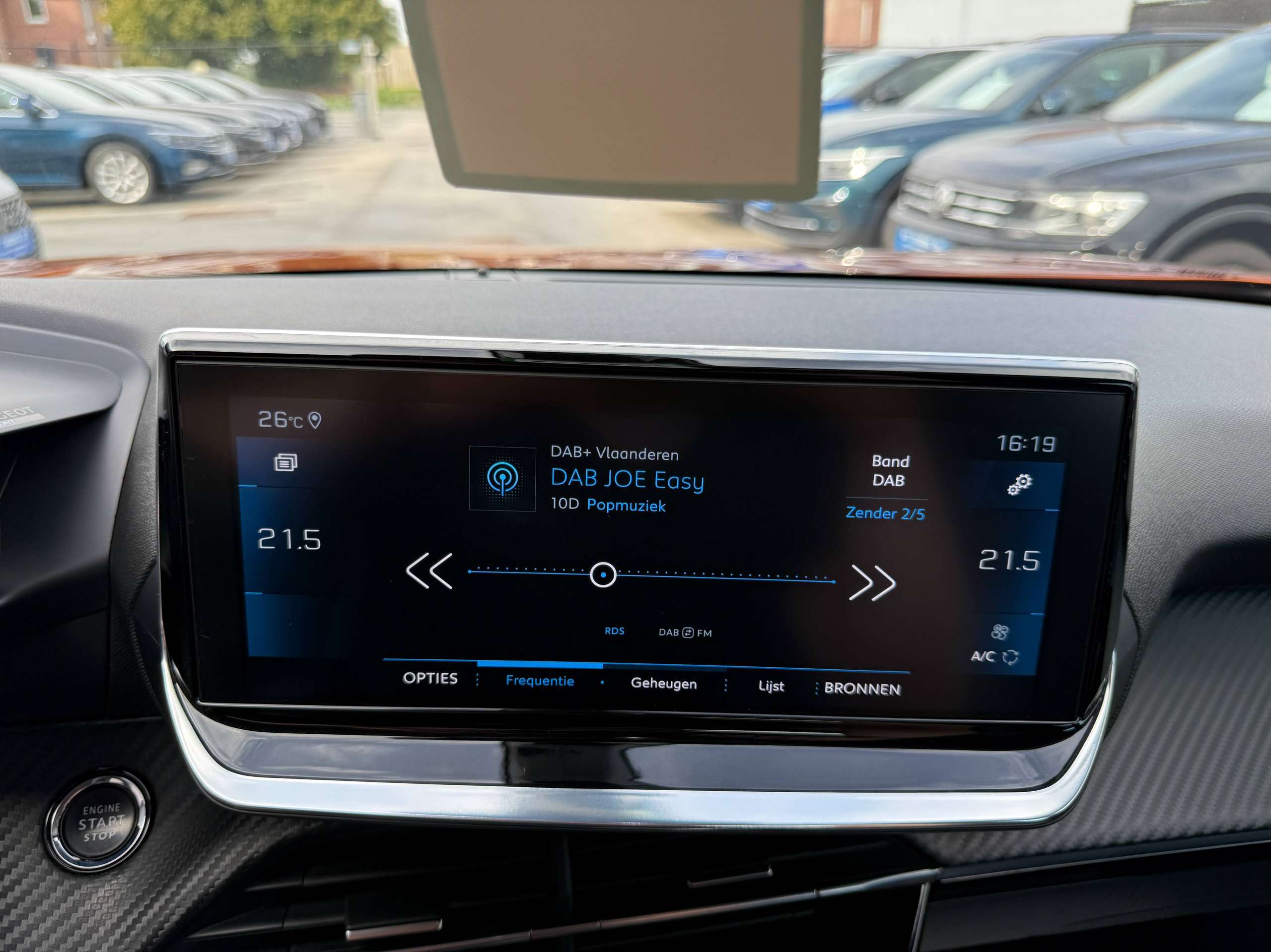 d2c80ec1-7bbb-4c13-b540-463501ff6ca825-peugeot-2008-1-2i-130pk-automaat-allure-navigatie-leder-camera-carplay-full-led-pdc.jpg