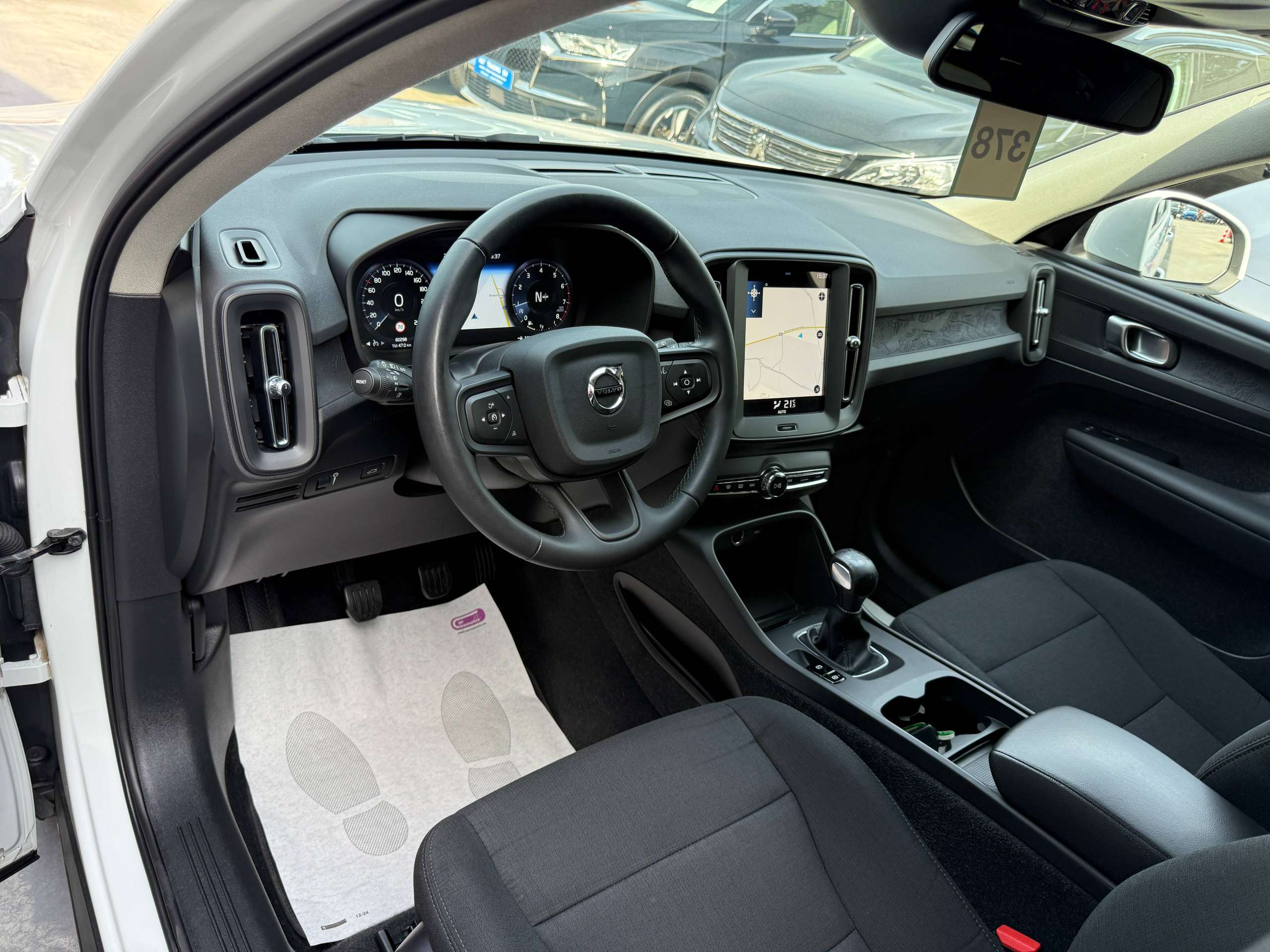 d6a30329-4619-4a69-bb38-1d83241d32fc14-volvo-xc40-1-5-t2-129pk-navigatie-full-led-bluetooth-dab-pdc-carpass.jpg