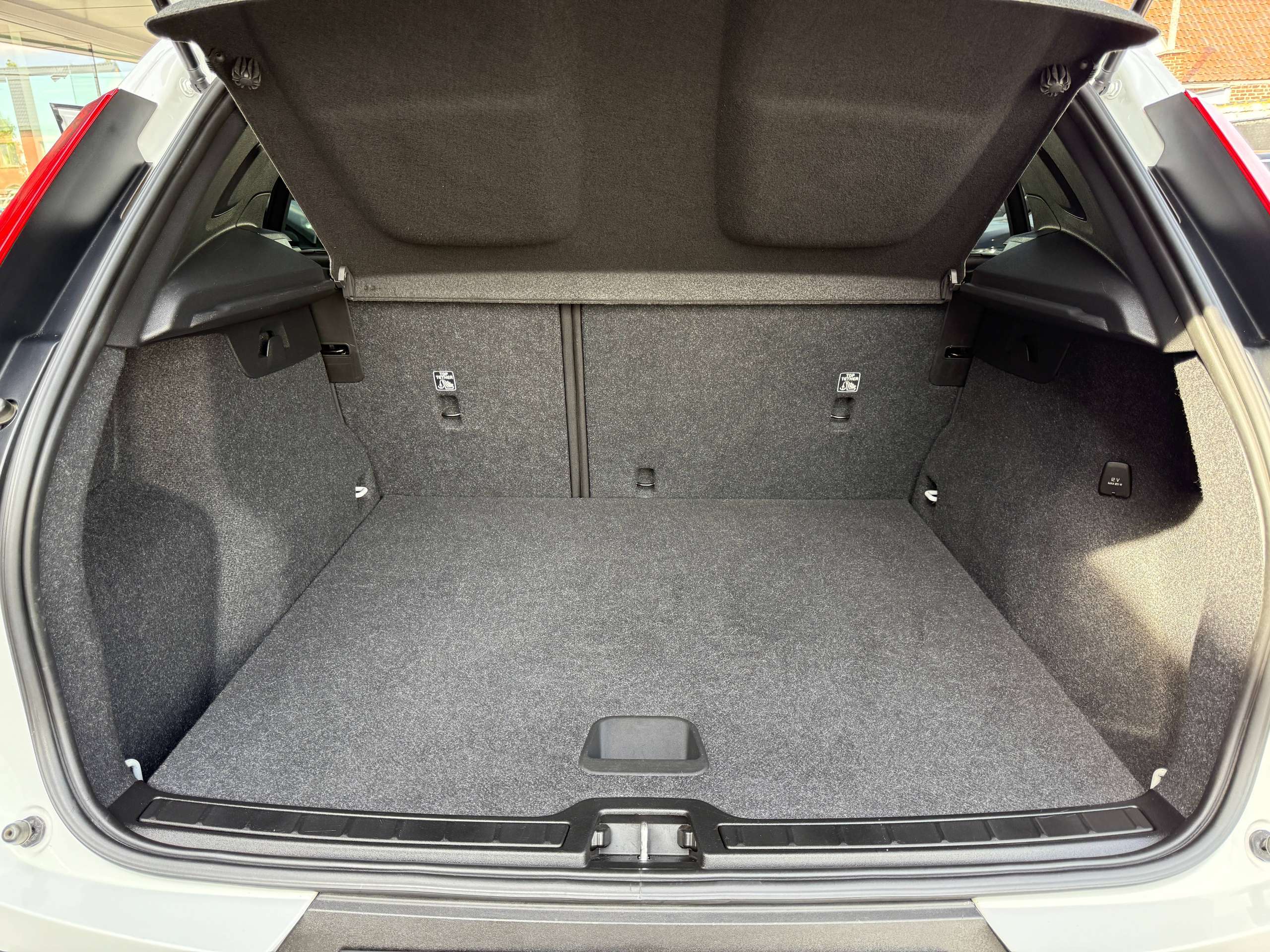 d6a30329-4619-4a69-bb38-1d83241d32fc16-volvo-xc40-1-5-t2-129pk-navigatie-full-led-bluetooth-dab-pdc-carpass.jpg