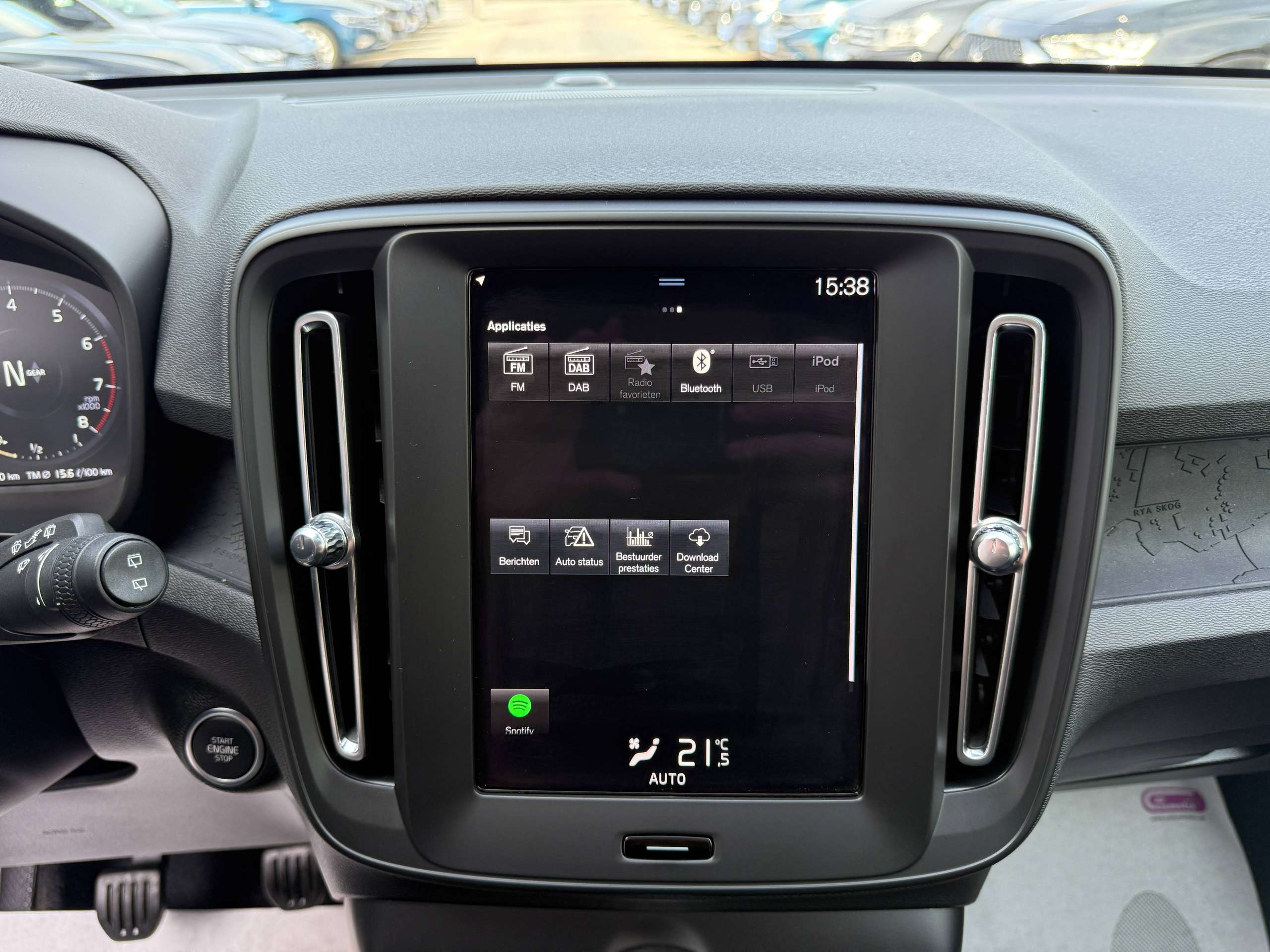 d6a30329-4619-4a69-bb38-1d83241d32fc22-volvo-xc40-1-5-t2-129pk-navigatie-full-led-bluetooth-dab-pdc-carpass.jpg
