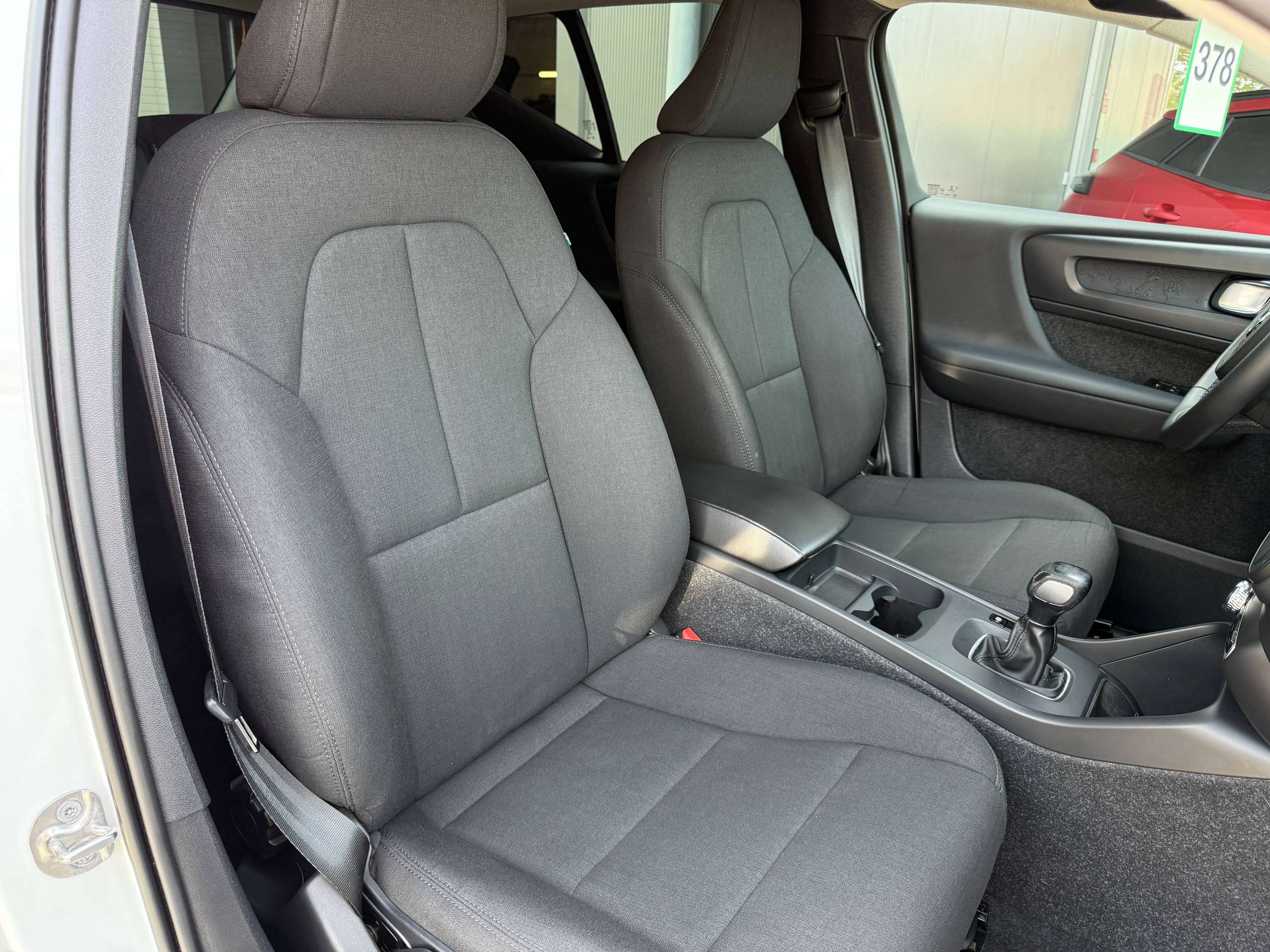 d6a30329-4619-4a69-bb38-1d83241d32fc25-volvo-xc40-1-5-t2-129pk-navigatie-full-led-bluetooth-dab-pdc-carpass.jpg