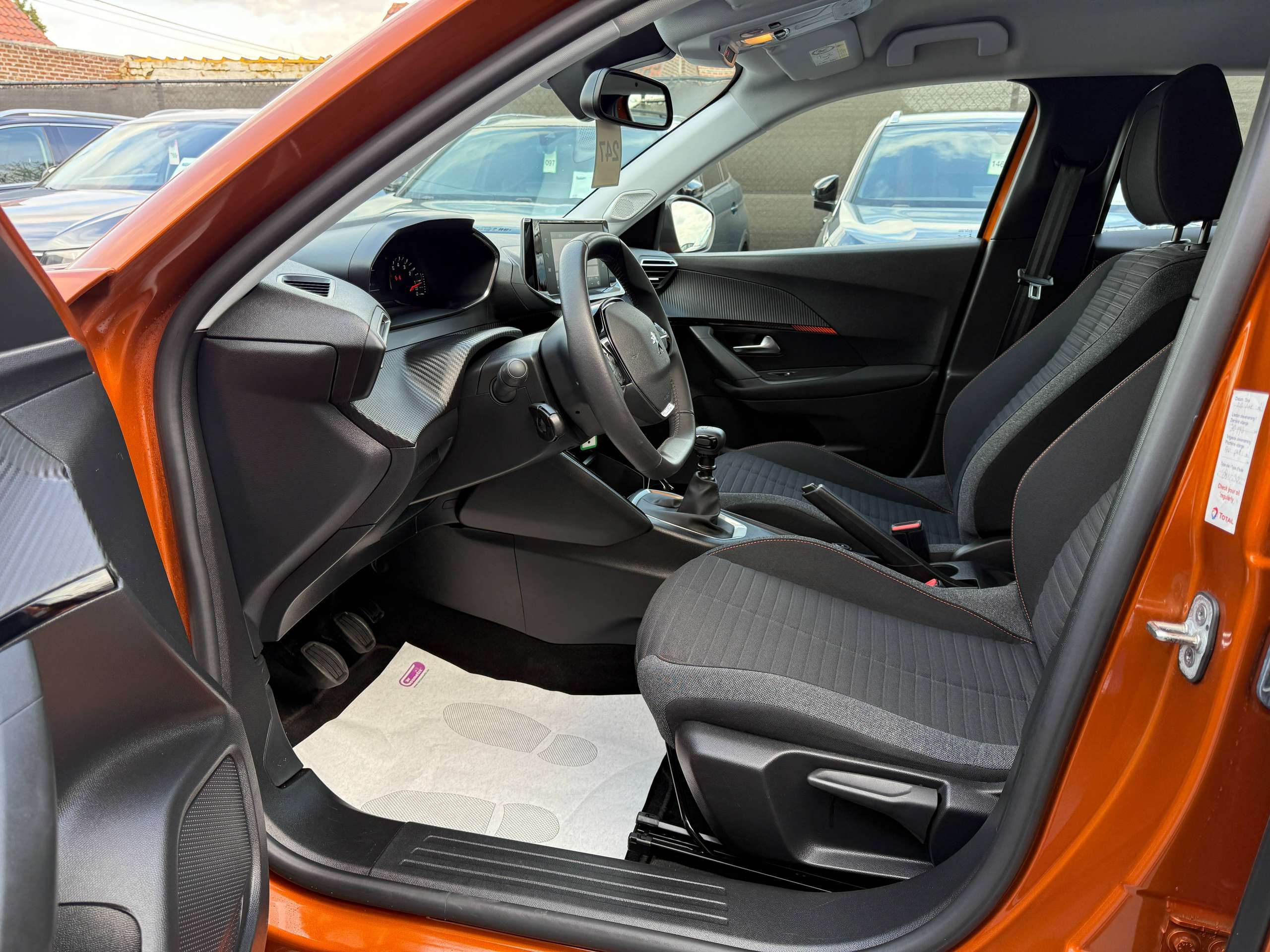 d6e53ff9-f4c5-41b6-9c05-03da214035ec11-peugeot-2008-1-2i-101pk-navigatie-carplay-pdc-bluetooth-led-a-c.jpg