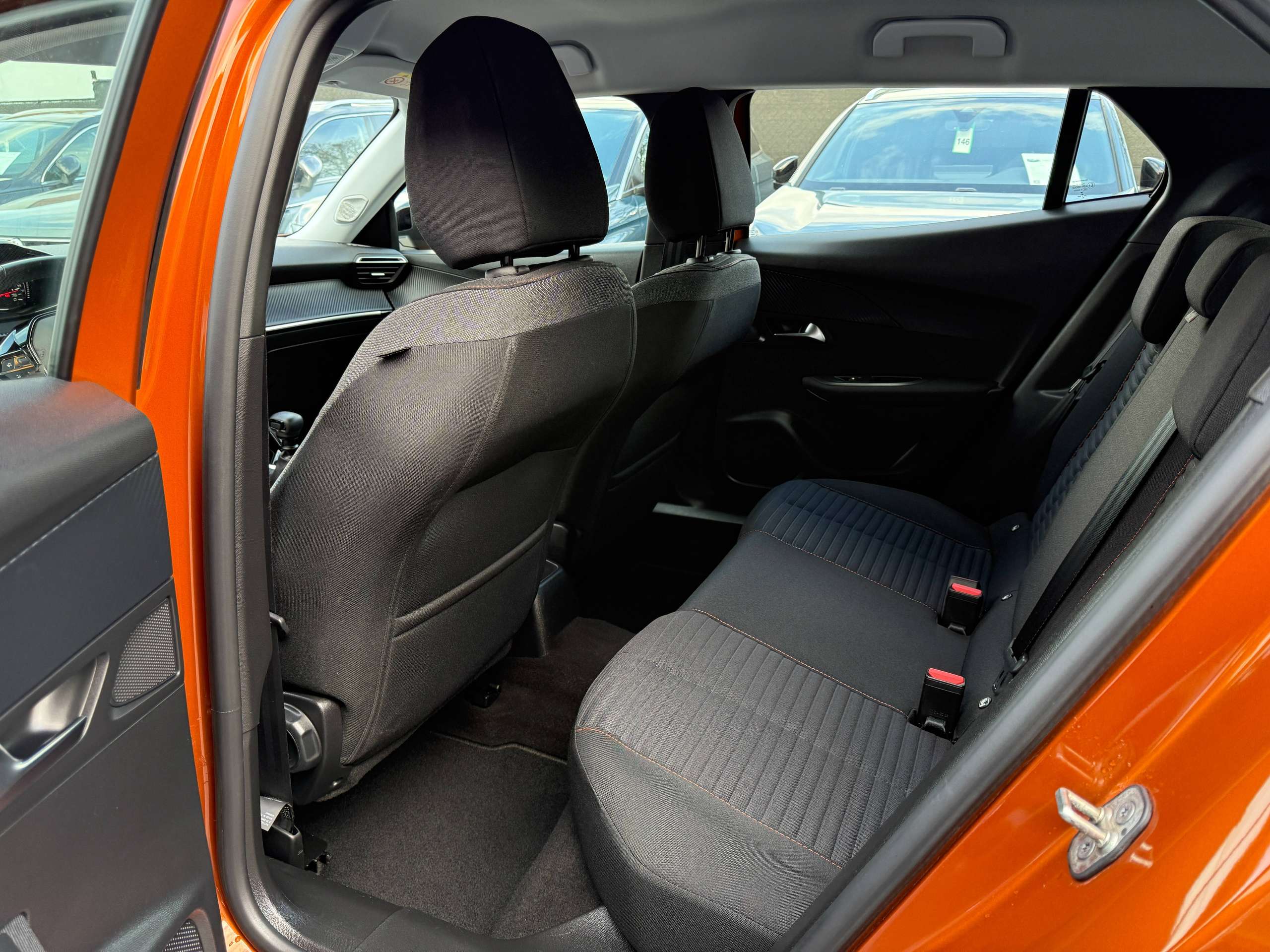d6e53ff9-f4c5-41b6-9c05-03da214035ec13-peugeot-2008-1-2i-101pk-navigatie-carplay-pdc-bluetooth-led-a-c.jpg