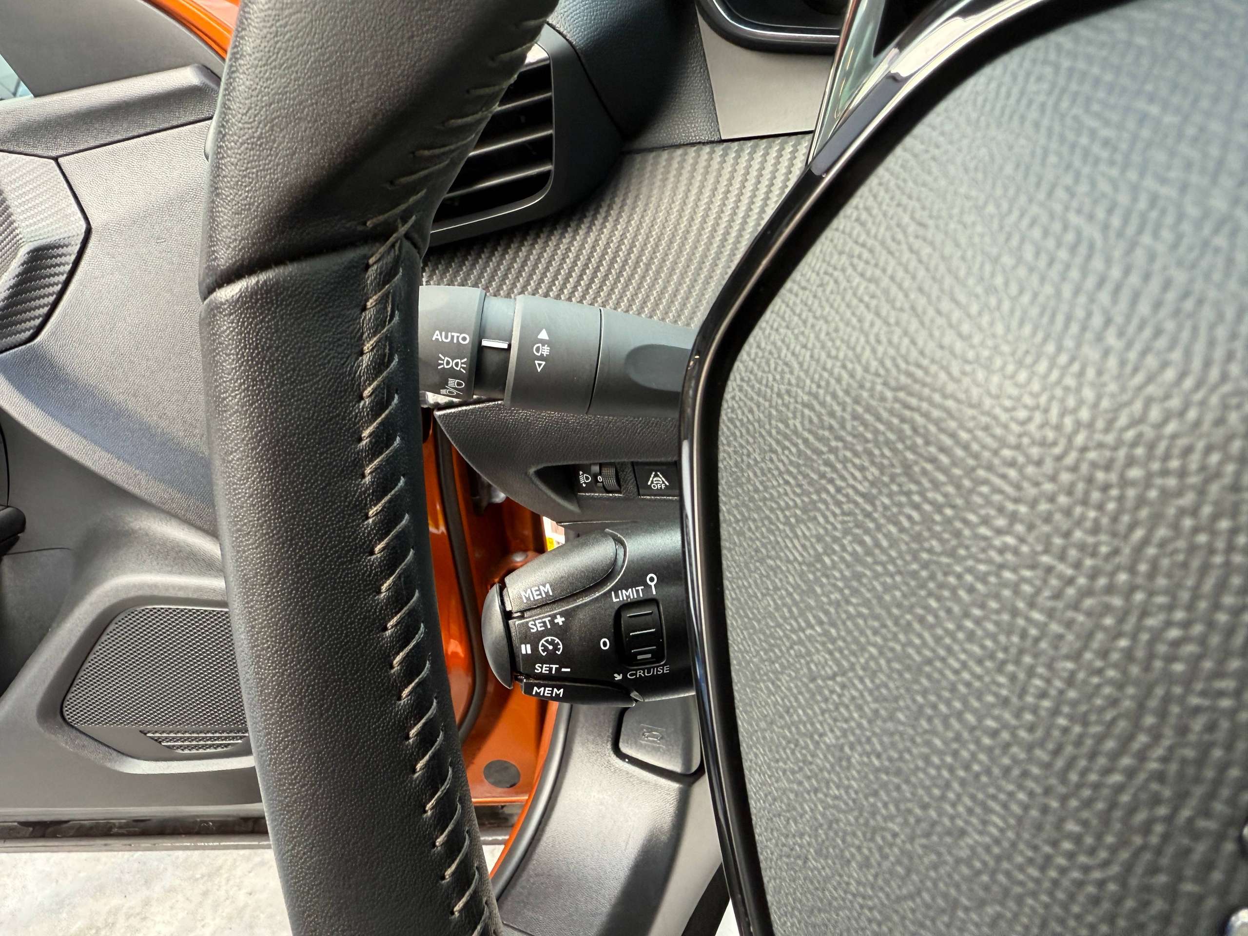 d6e53ff9-f4c5-41b6-9c05-03da214035ec15-peugeot-2008-1-2i-101pk-navigatie-carplay-pdc-bluetooth-led-a-c.jpg