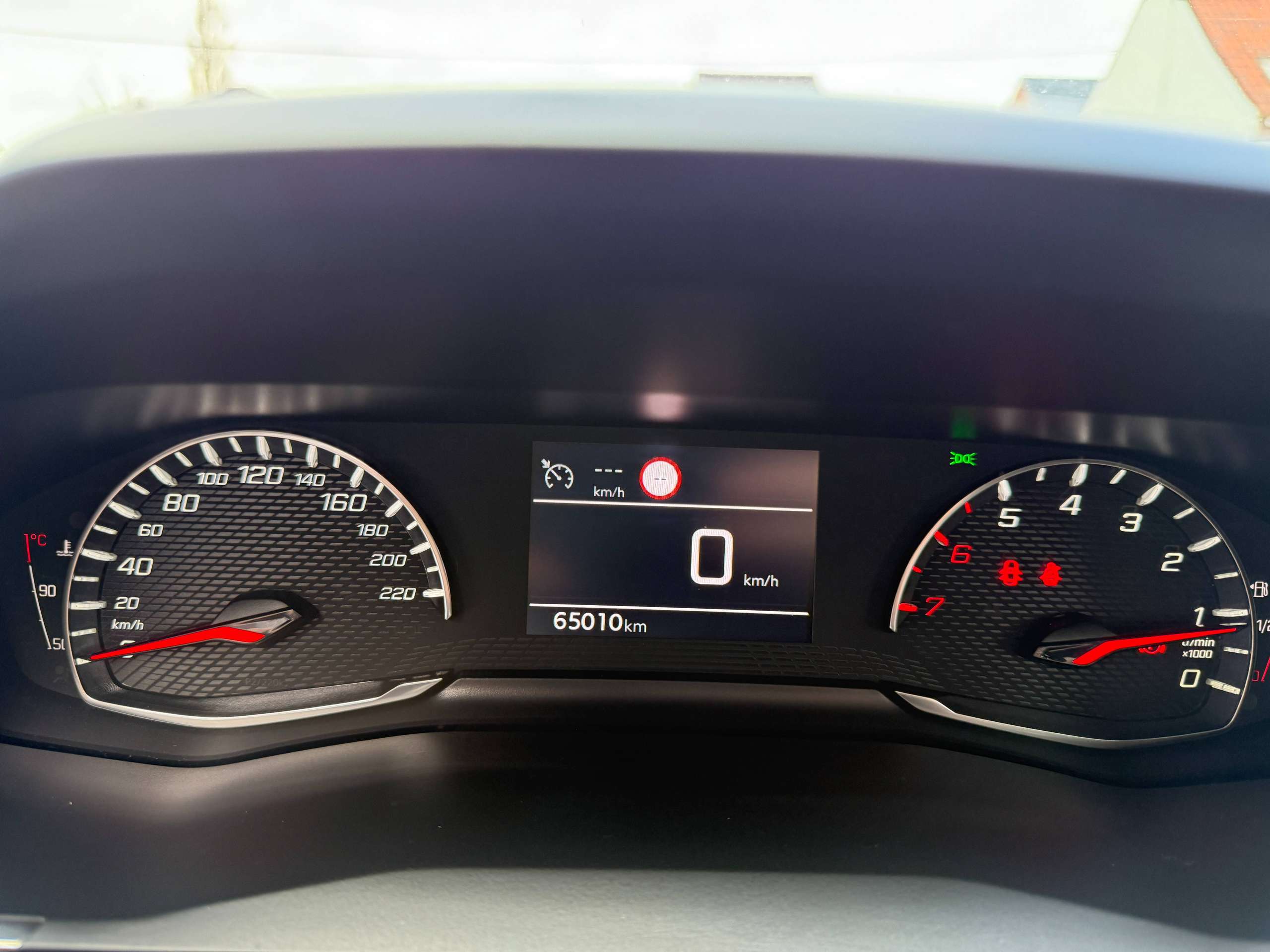 d6e53ff9-f4c5-41b6-9c05-03da214035ec16-peugeot-2008-1-2i-101pk-navigatie-carplay-pdc-bluetooth-led-a-c.jpg