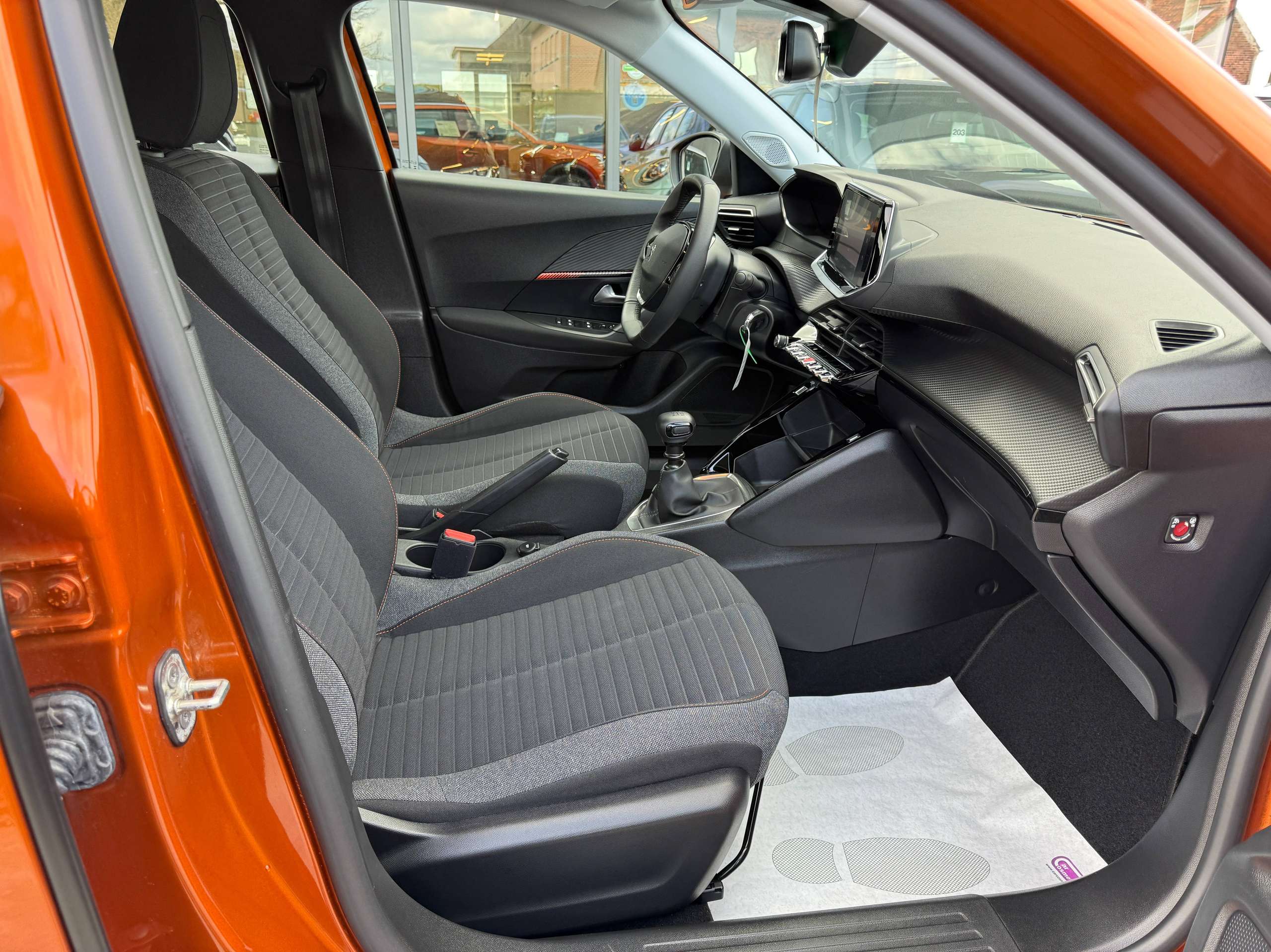 d6e53ff9-f4c5-41b6-9c05-03da214035ec25-peugeot-2008-1-2i-101pk-navigatie-carplay-pdc-bluetooth-led-a-c.jpg