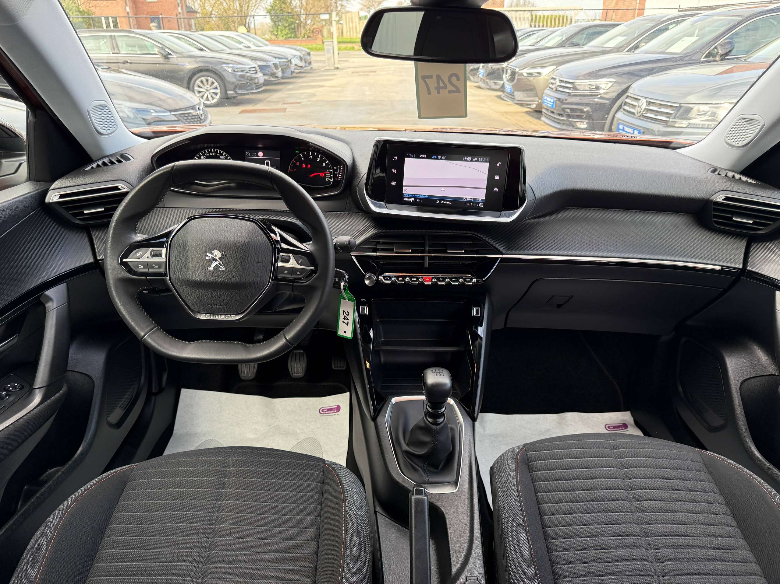 d6e53ff9-f4c5-41b6-9c05-03da214035ec30-peugeot-2008-1-2i-101pk-navigatie-carplay-pdc-bluetooth-led-a-c.jpg
