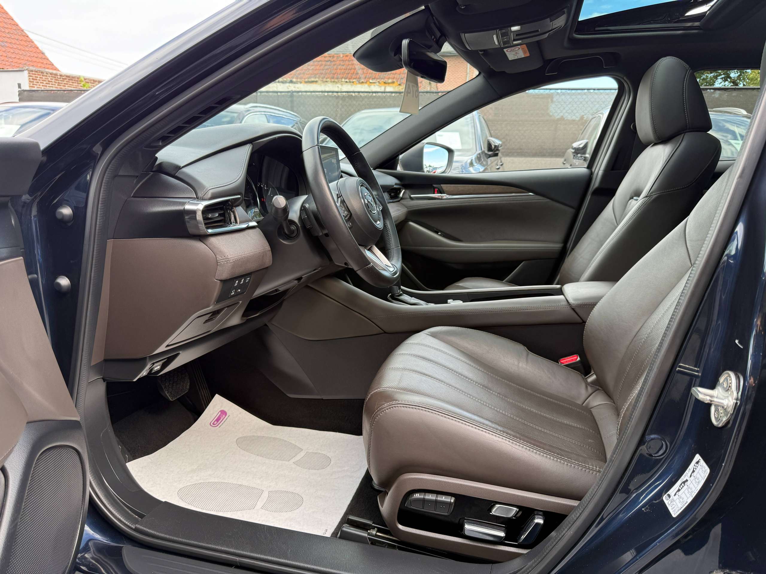 d7eab07e-9aa7-4360-8dd4-a79d222682ce13-mazda-6-2-0i-skyactiv-navigatie-leder-opendak-bose-carplay-360-camera-full-led.jpg