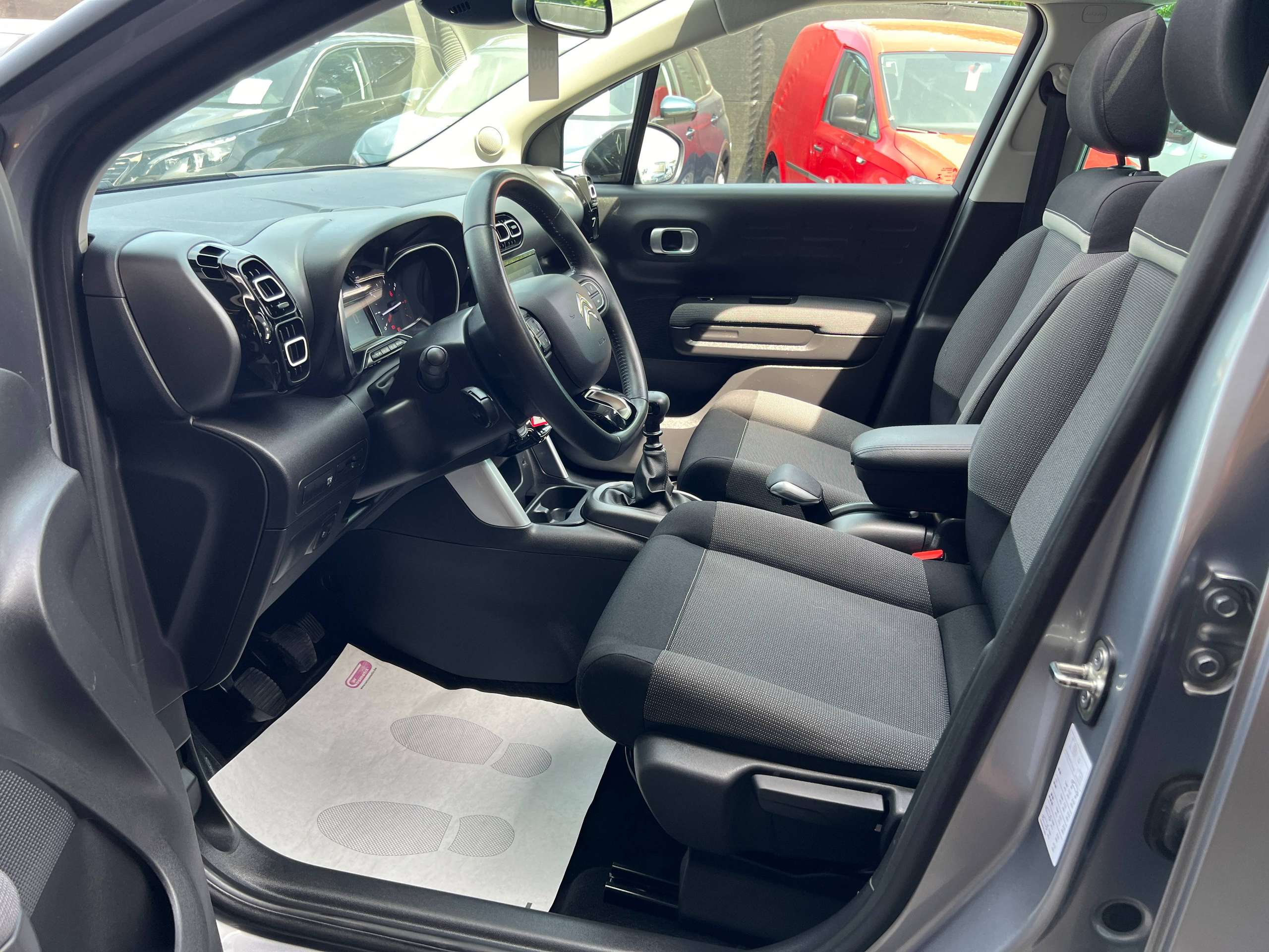 de433006-ffa9-4025-81af-560873a5ef6111-citroen-c3-aircross-1-2i-110pk-navigatie-opendak-carplay-pdc-bluetooth.jpg