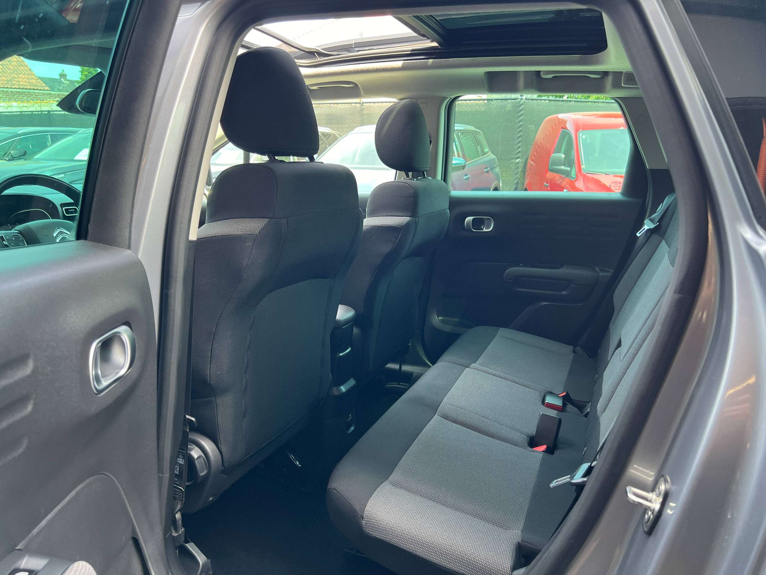 de433006-ffa9-4025-81af-560873a5ef6113-citroen-c3-aircross-1-2i-110pk-navigatie-opendak-carplay-pdc-bluetooth.jpg