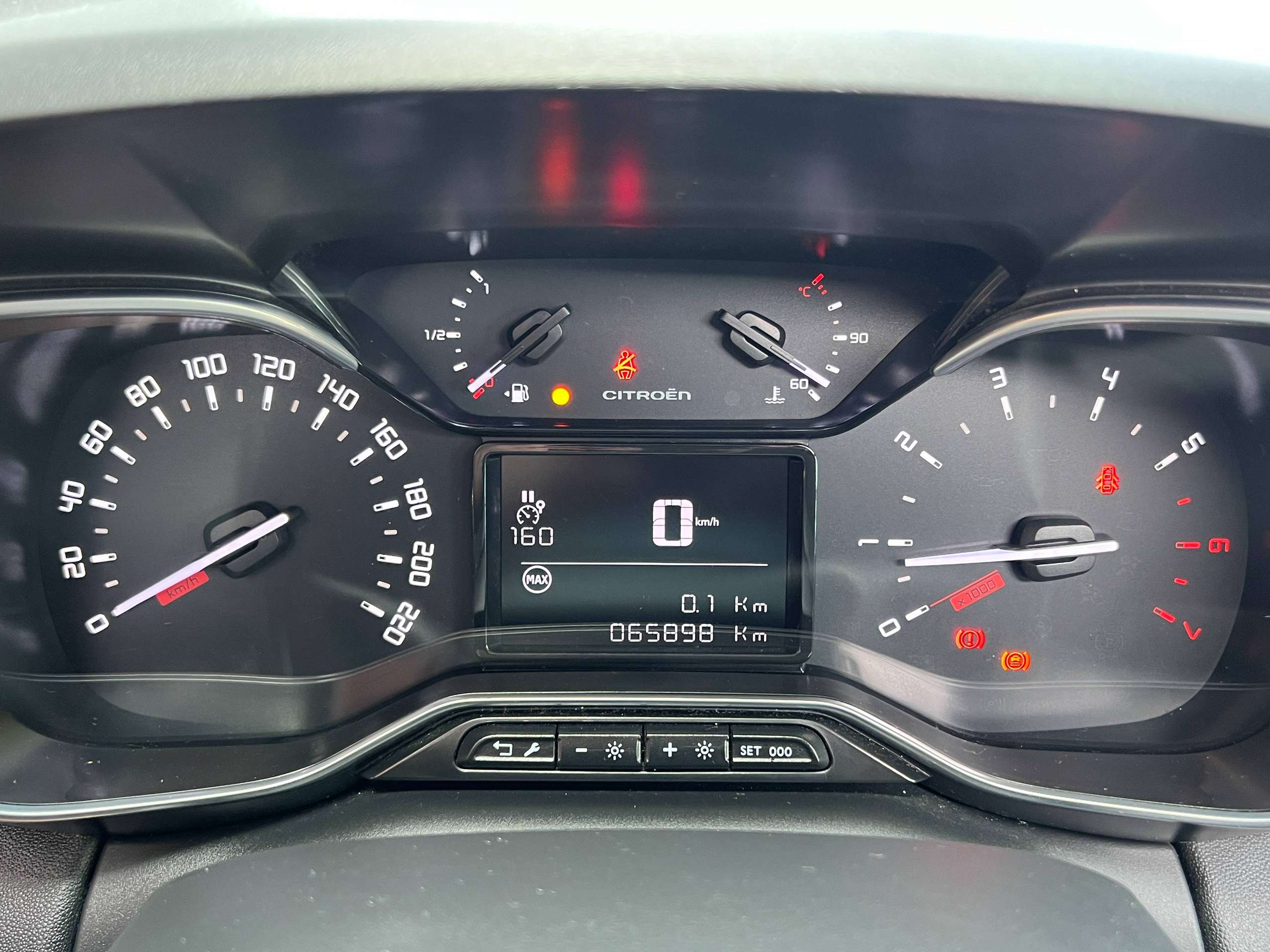 de433006-ffa9-4025-81af-560873a5ef6117-citroen-c3-aircross-1-2i-110pk-navigatie-opendak-carplay-pdc-bluetooth.jpg