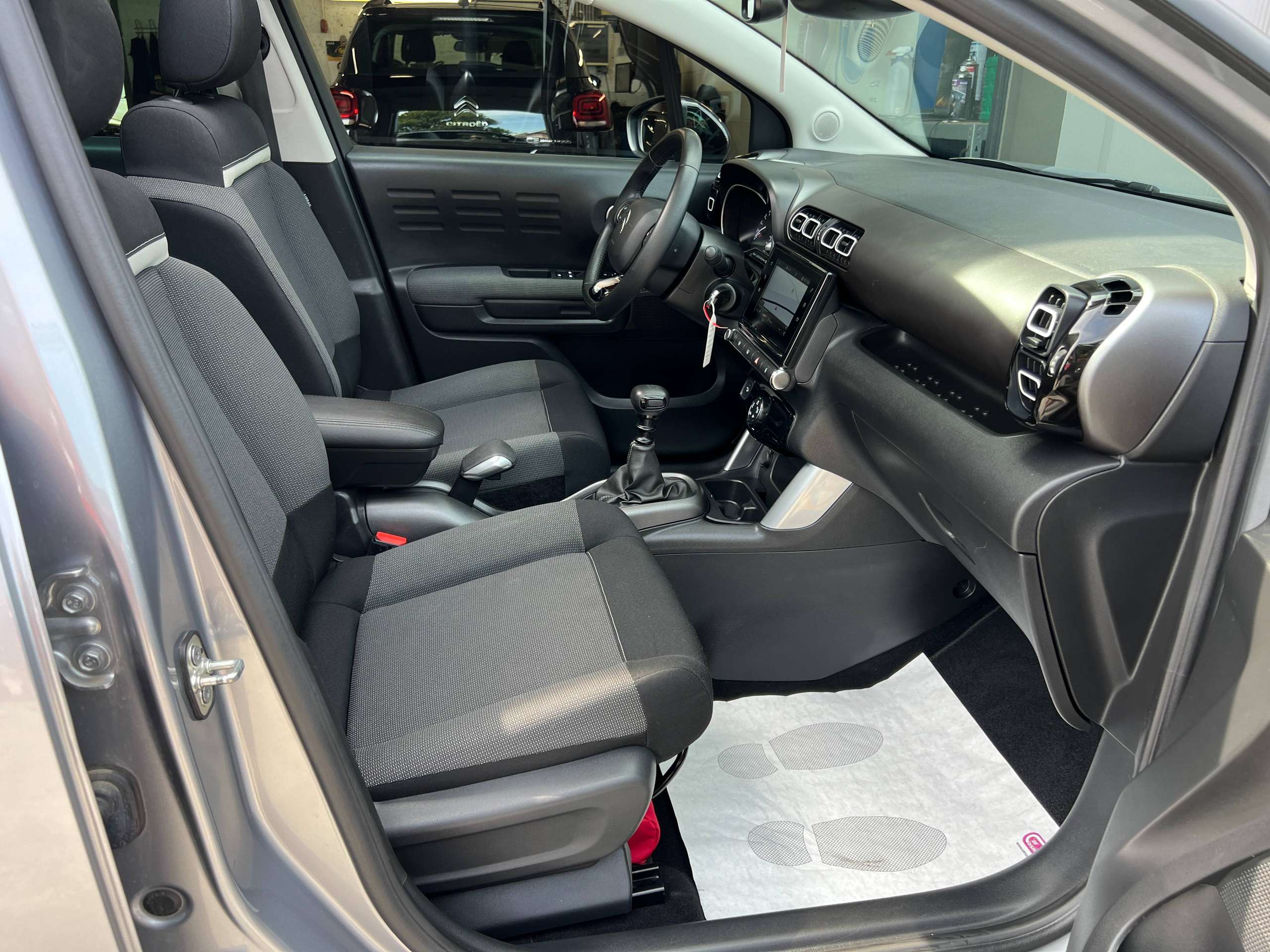 de433006-ffa9-4025-81af-560873a5ef6122-citroen-c3-aircross-1-2i-110pk-navigatie-opendak-carplay-pdc-bluetooth.jpg