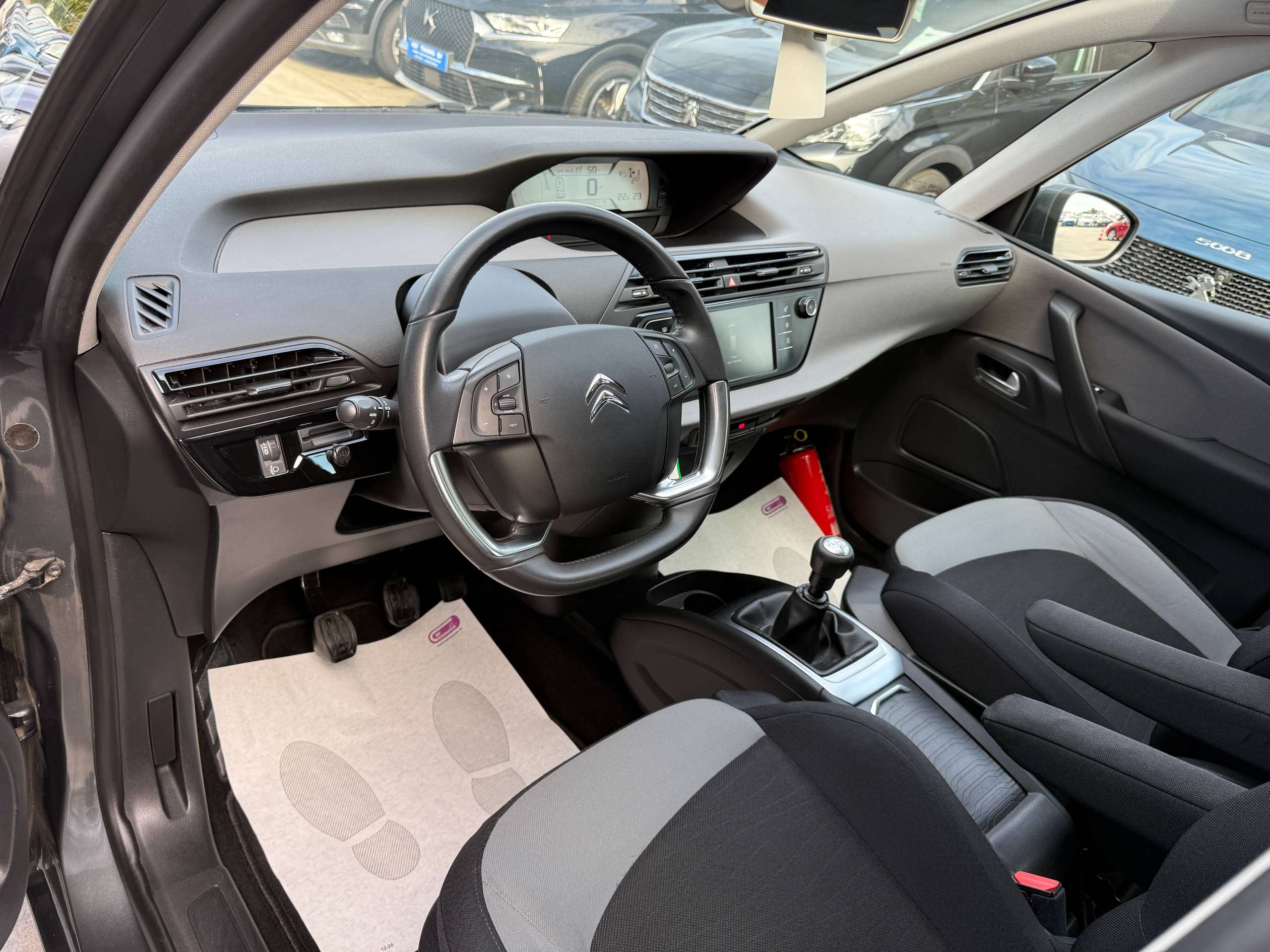 df9ecd55-9f3c-4103-95e6-8e51926e6e2d13-citroen-grand-c4-picasso-1-6-bluehdi-115pk-7-zetels-euro-6b-navigatie-bluetooth-pdc-led-trekhaak-alu.jpg