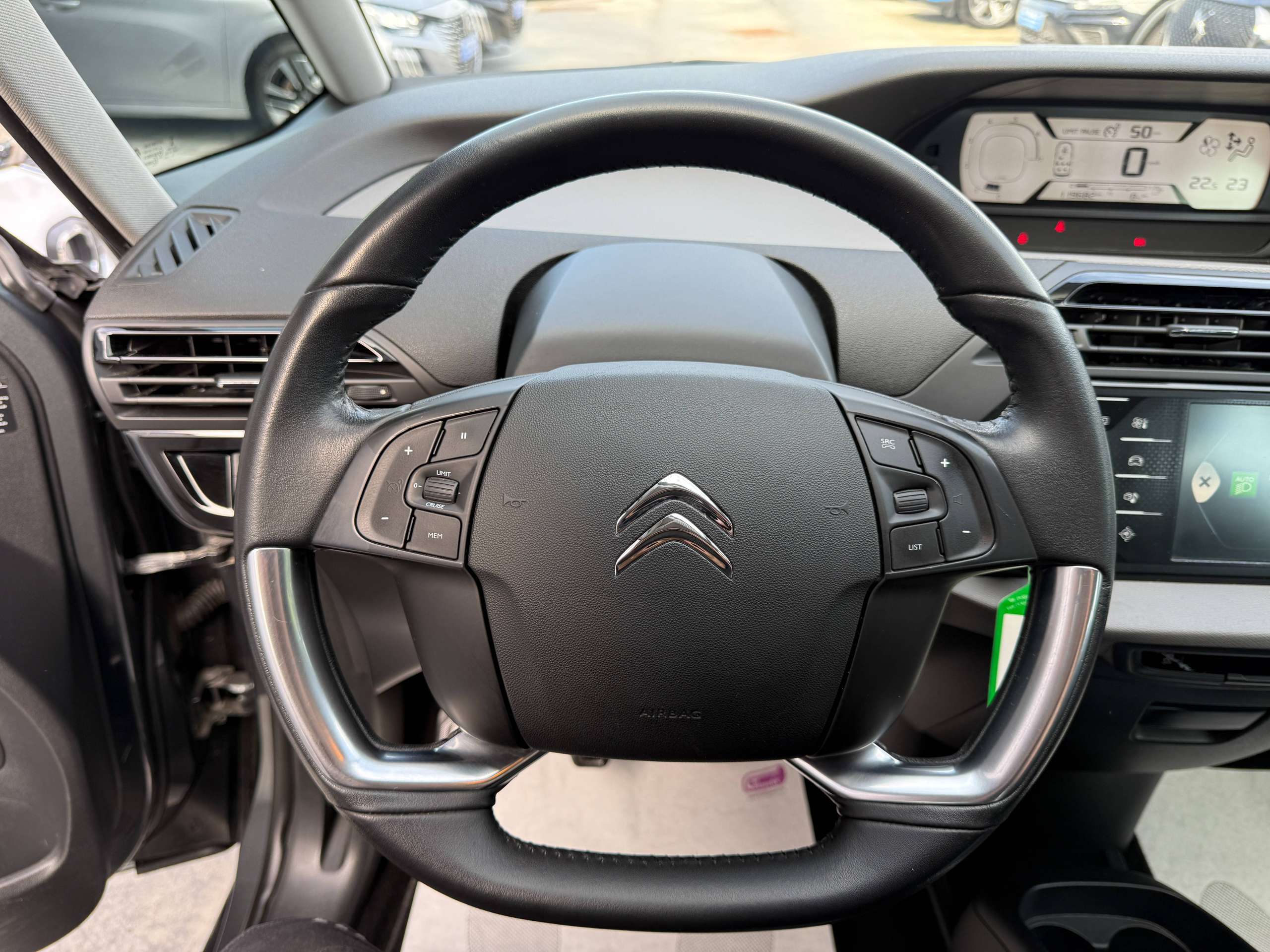 df9ecd55-9f3c-4103-95e6-8e51926e6e2d17-citroen-grand-c4-picasso-1-6-bluehdi-115pk-7-zetels-euro-6b-navigatie-bluetooth-pdc-led-trekhaak-alu.jpg