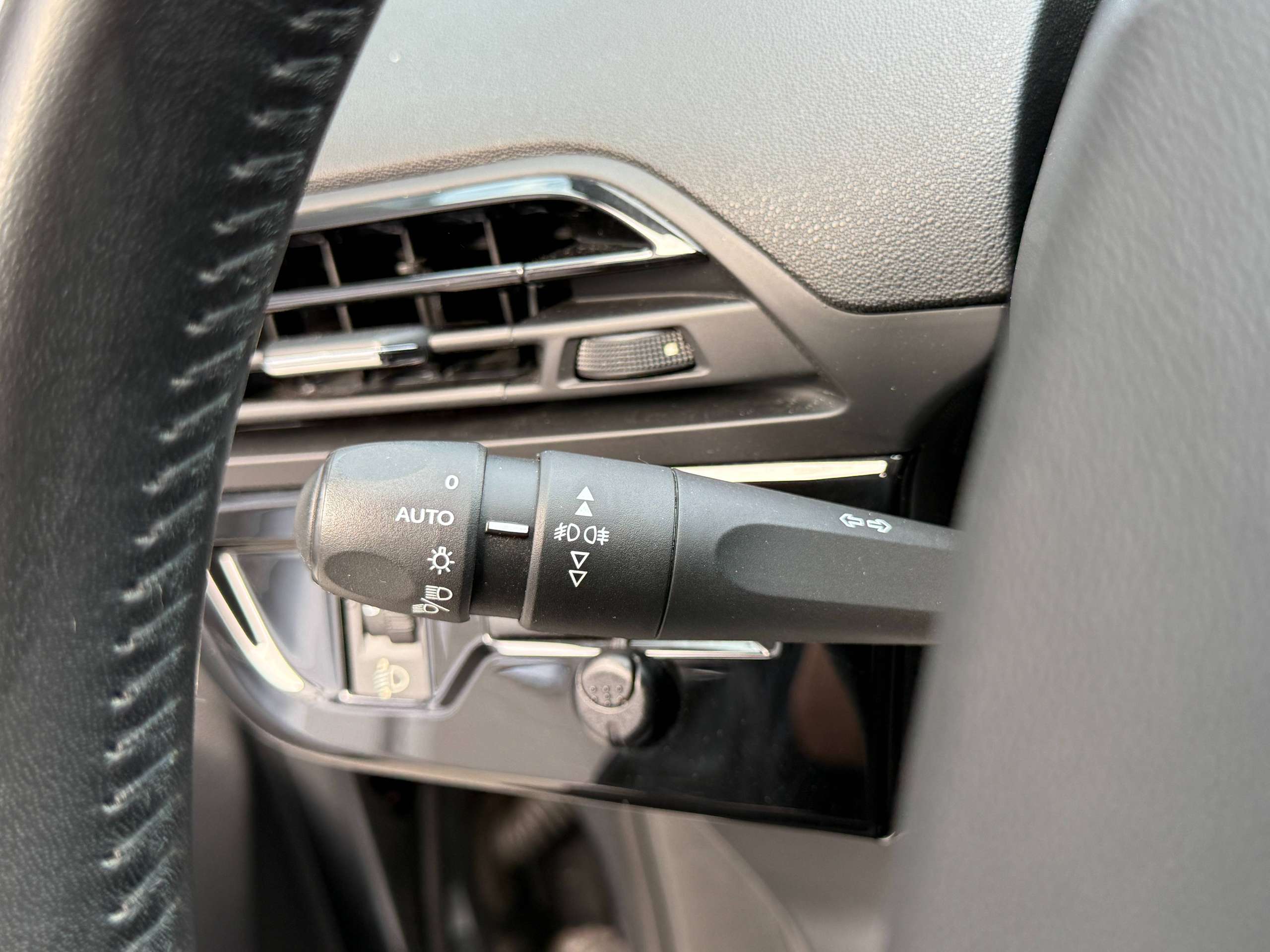 df9ecd55-9f3c-4103-95e6-8e51926e6e2d18-citroen-grand-c4-picasso-1-6-bluehdi-115pk-7-zetels-euro-6b-navigatie-bluetooth-pdc-led-trekhaak-alu.jpg