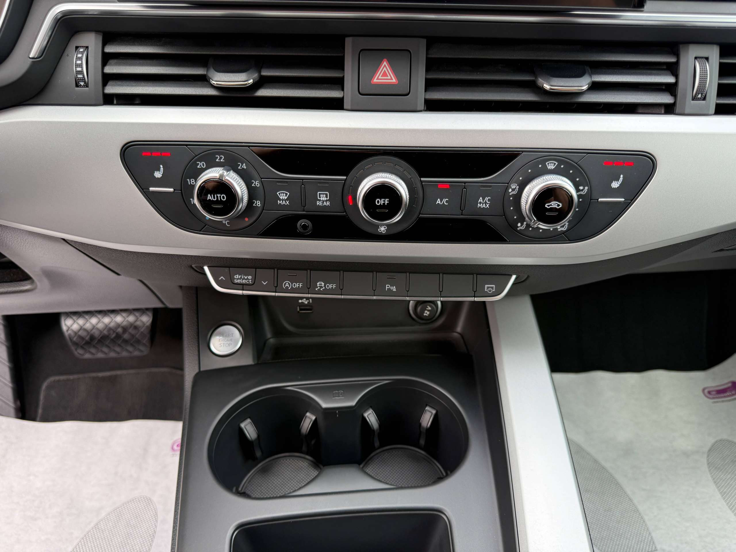 e904e365-1636-42f5-b181-dc96a7fa349924-audi-a4-avant-35-tfsi-automaat-navigatie-zwart-leder-sportzetels-trekhaak-full-led-carplay.jpg
