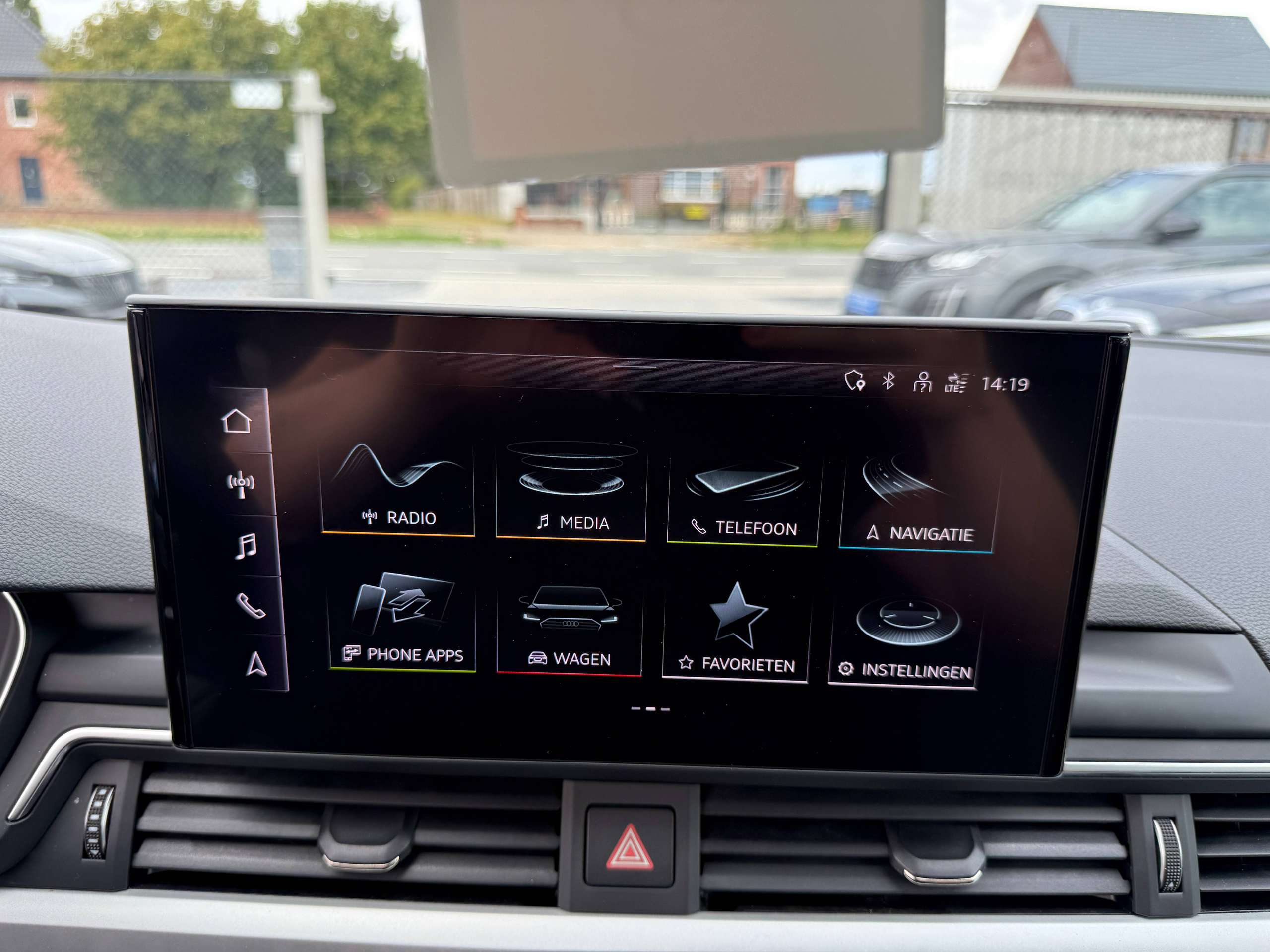 e904e365-1636-42f5-b181-dc96a7fa349925-audi-a4-avant-35-tfsi-automaat-navigatie-zwart-leder-sportzetels-trekhaak-full-led-carplay.jpg