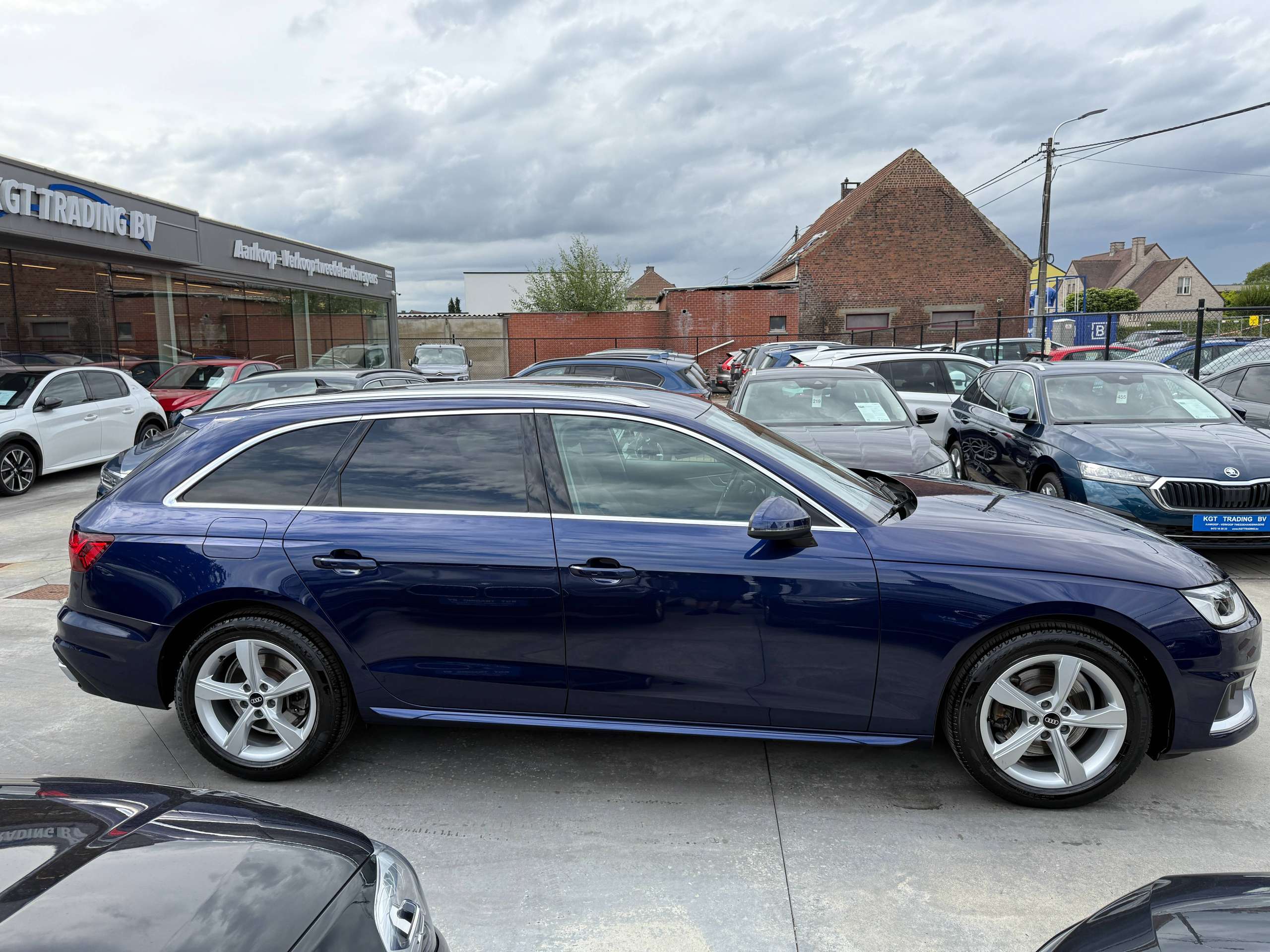 e904e365-1636-42f5-b181-dc96a7fa34994-audi-a4-avant-35-tfsi-automaat-navigatie-zwart-leder-sportzetels-trekhaak-full-led-carplay.jpg