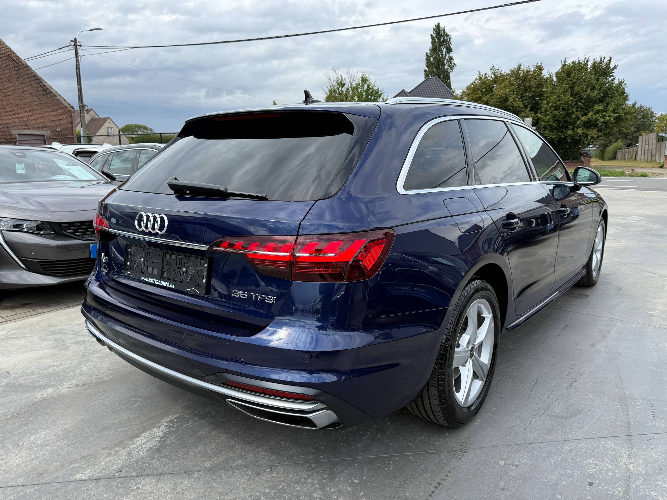 e904e365-1636-42f5-b181-dc96a7fa34995-audi-a4-avant-35-tfsi-automaat-navigatie-zwart-leder-sportzetels-trekhaak-full-led-carplay.jpg