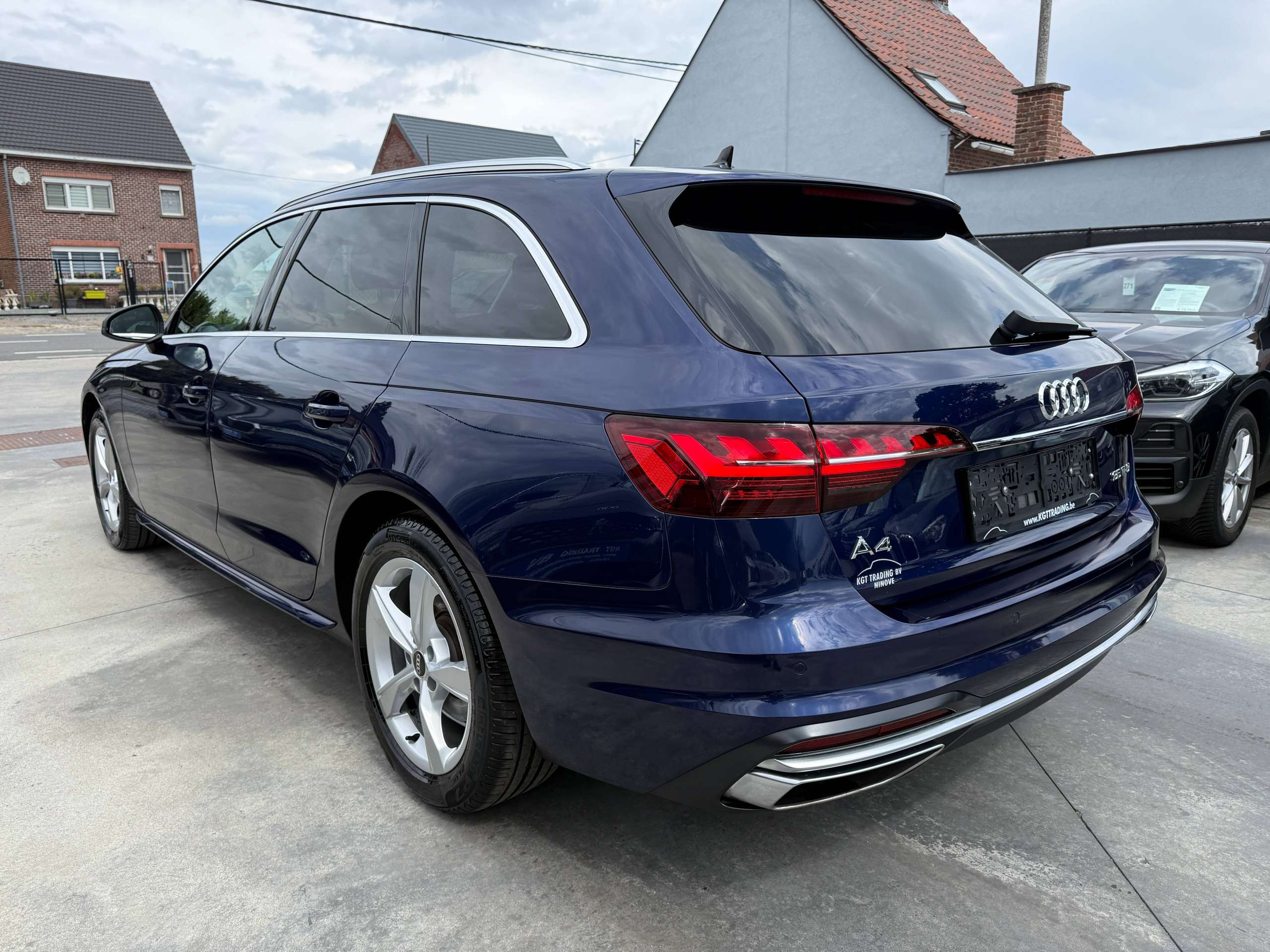 e904e365-1636-42f5-b181-dc96a7fa34997-audi-a4-avant-35-tfsi-automaat-navigatie-zwart-leder-sportzetels-trekhaak-full-led-carplay.jpg