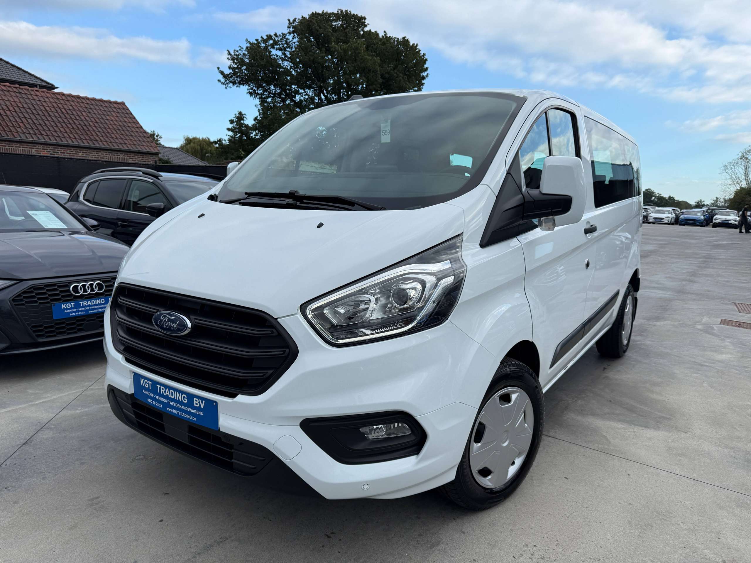 f176cb1a-5756-45f1-9f6f-26682725e8561-ford-transit-custom-2-0-tdci-9-zetels-navigatie-carplay-led-bluetooth-pdc-carpass-nieuwstaat.jpg