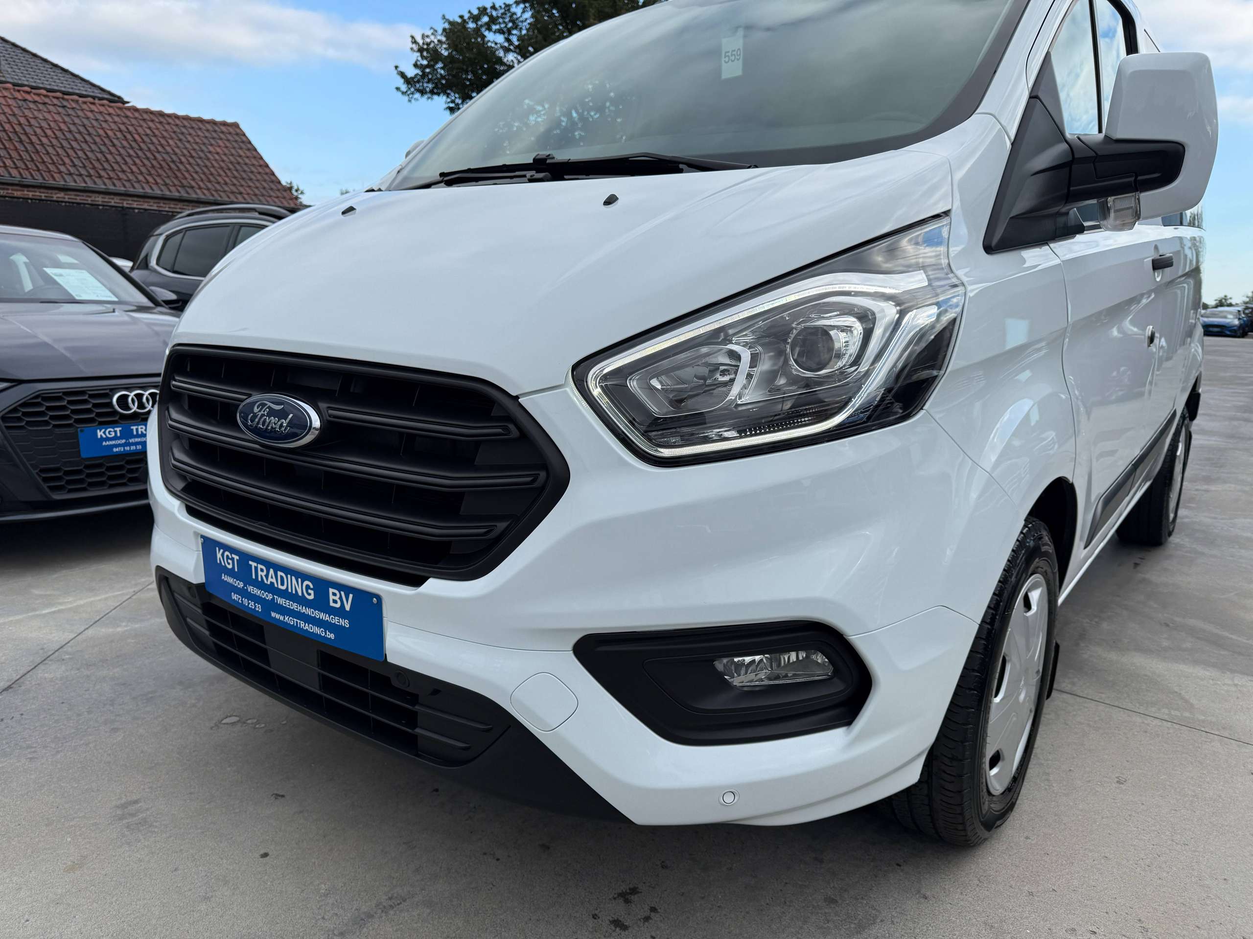f176cb1a-5756-45f1-9f6f-26682725e85610-ford-transit-custom-2-0-tdci-9-zetels-navigatie-carplay-led-bluetooth-pdc-carpass-nieuwstaat.jpg