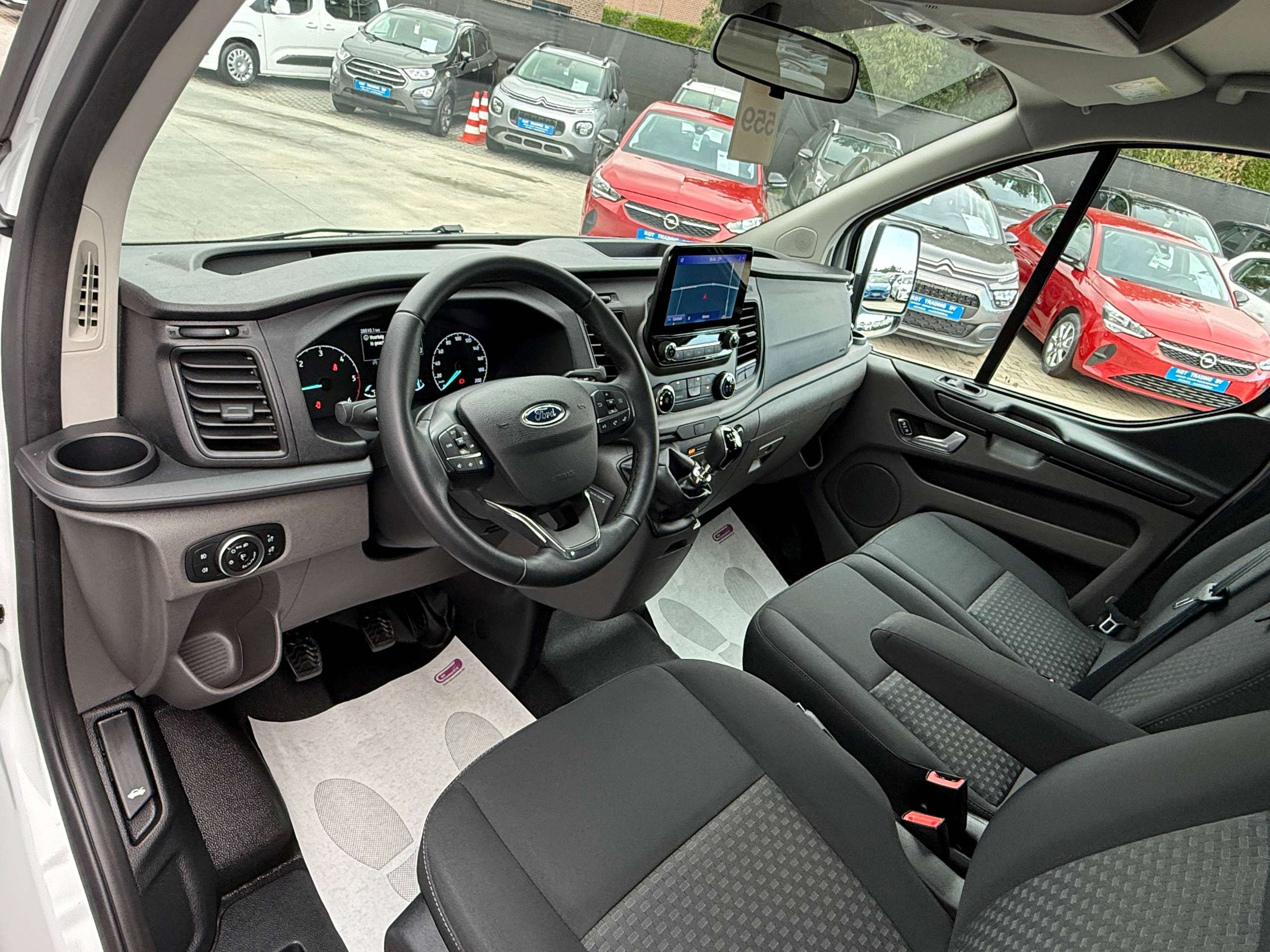 f176cb1a-5756-45f1-9f6f-26682725e85614-ford-transit-custom-2-0-tdci-9-zetels-navigatie-carplay-led-bluetooth-pdc-carpass-nieuwstaat.jpg