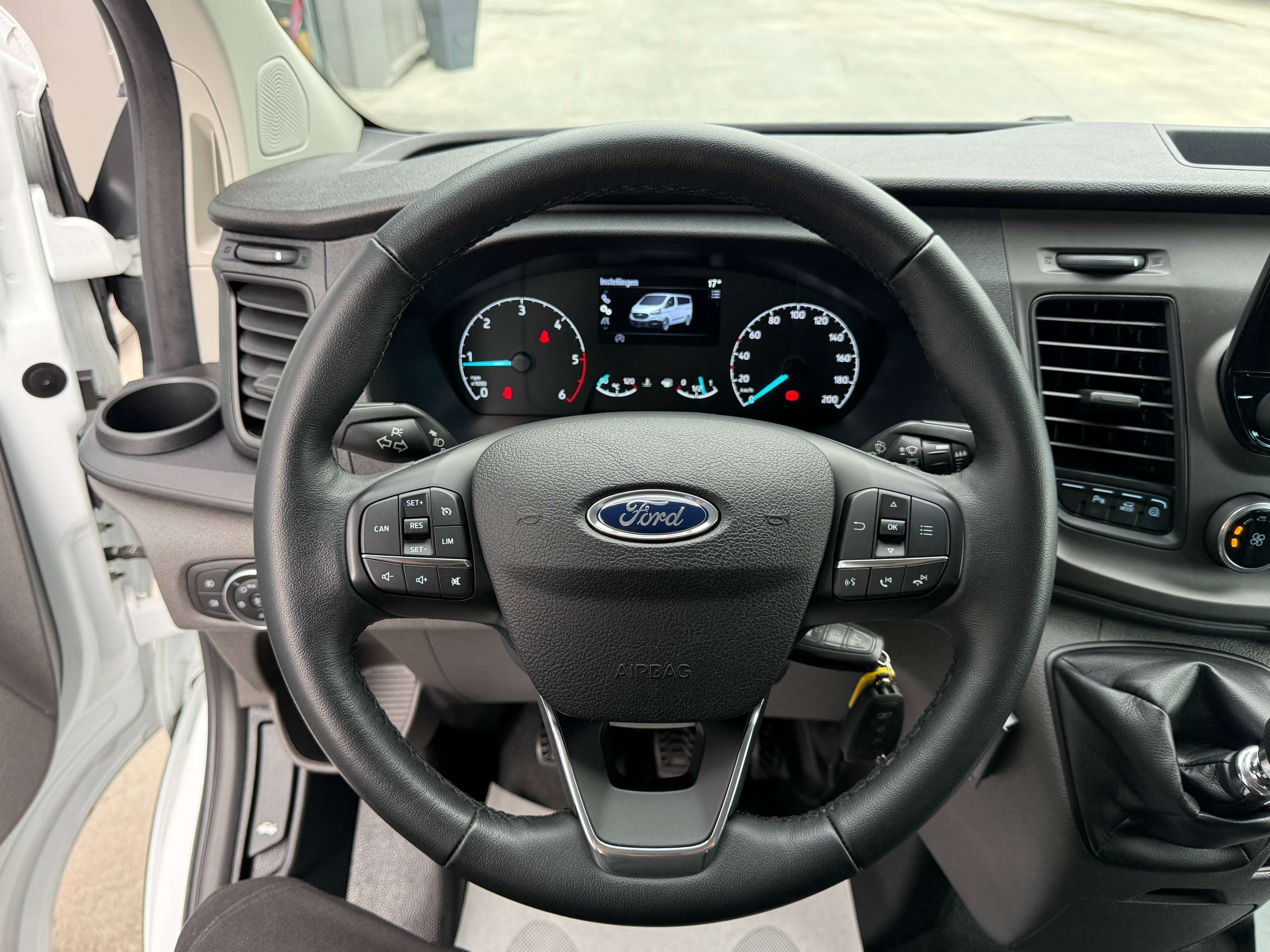 f176cb1a-5756-45f1-9f6f-26682725e85616-ford-transit-custom-2-0-tdci-9-zetels-navigatie-carplay-led-bluetooth-pdc-carpass-nieuwstaat.jpg