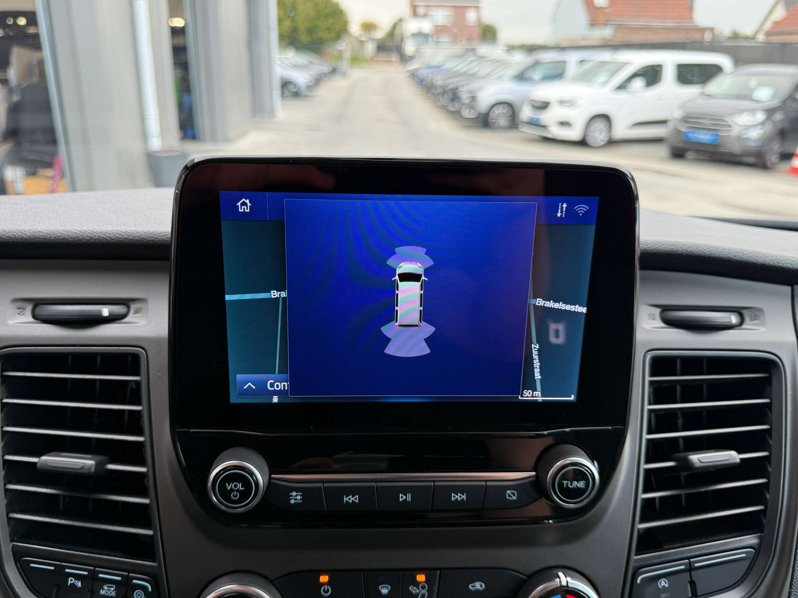 f176cb1a-5756-45f1-9f6f-26682725e85619-ford-transit-custom-2-0-tdci-9-zetels-navigatie-carplay-led-bluetooth-pdc-carpass-nieuwstaat.jpg